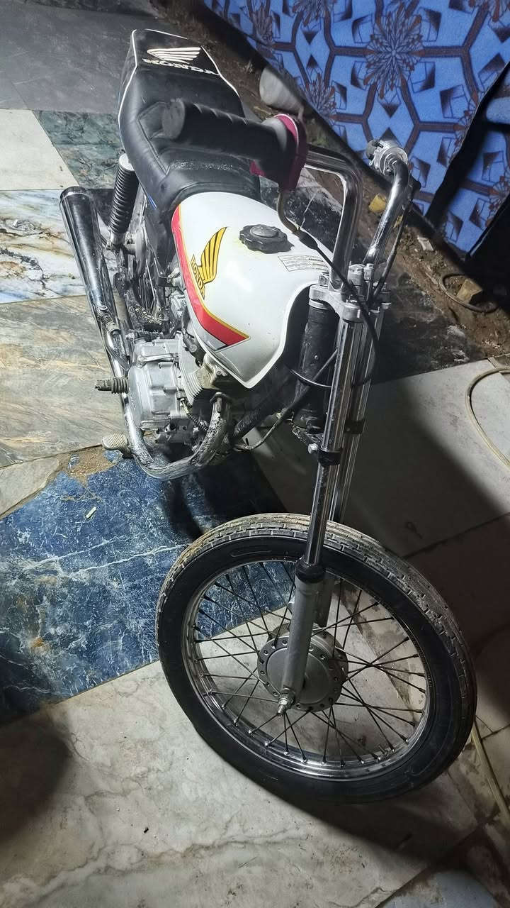 للبيع نامه شلامجه  مديل 23  بدون وراق مكفوله من السرقه   تعمير جديد سعره350 مجال  ***********مكاني كربلاء حي العسكري
