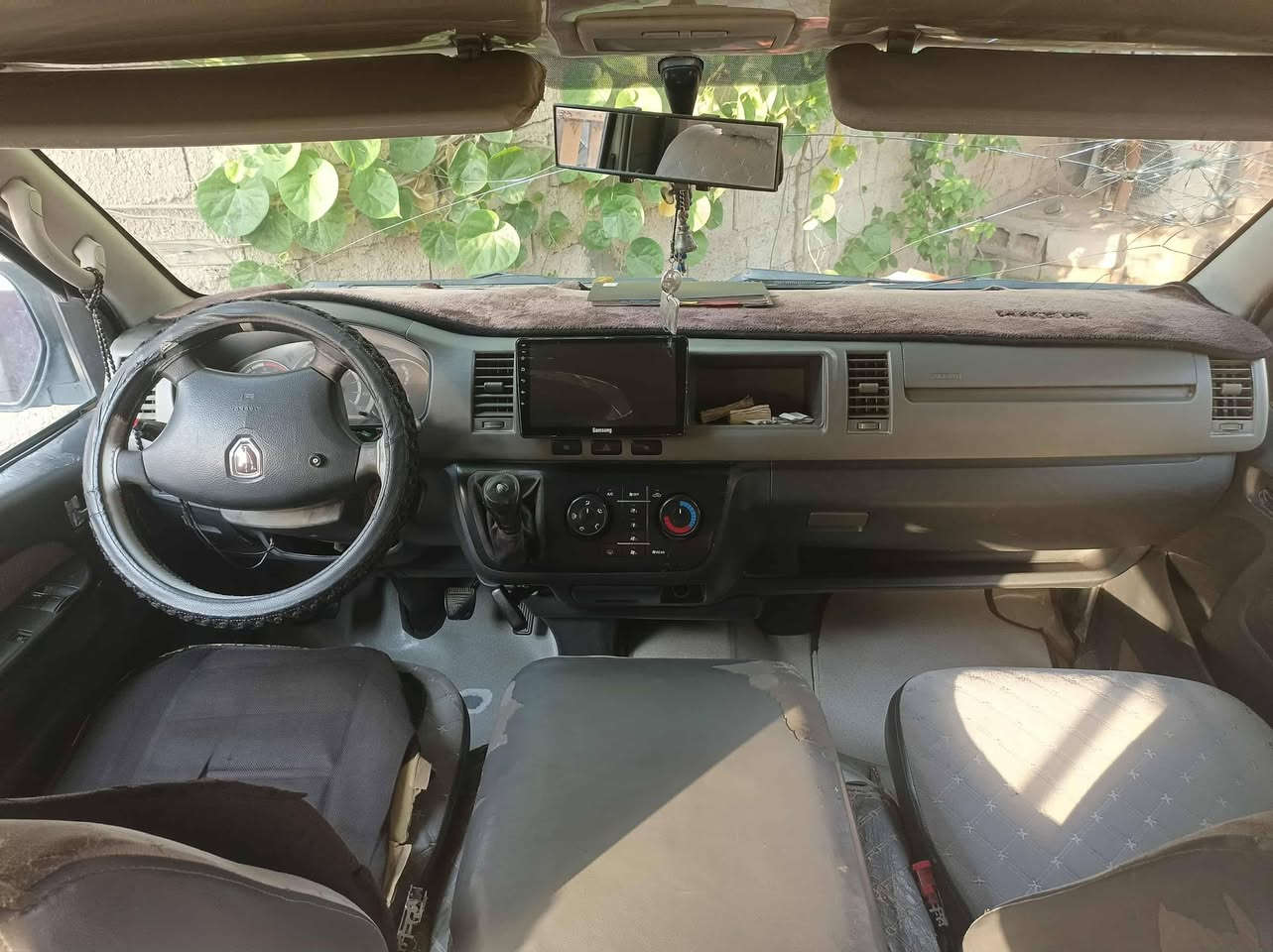 السلام عليكم جنبي عاليه اج تو موديل 2014بسمي مكينه وكير واكسل مكفولات بيهه طخات بسيطه السياره خير من الله السعر 90وبيهه مجال للشراي الاتصال ***********
