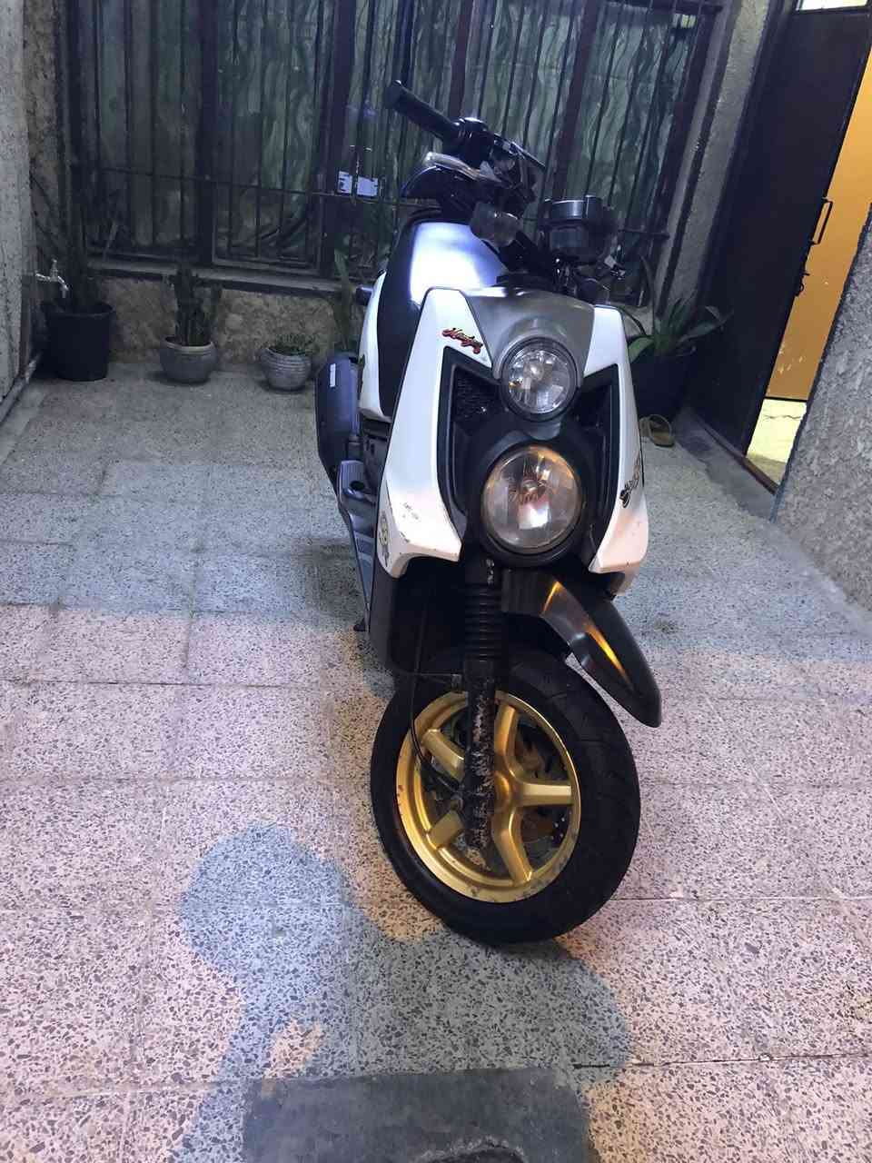 سلام عليكم دراجه سكنكس جبلي مكينه مافتوحه جديده والدراجه برغي مامفتوح بيها و موديل ٢٠١٠نضيف كلش المكان بغداد البنوك للتواصل :***********
