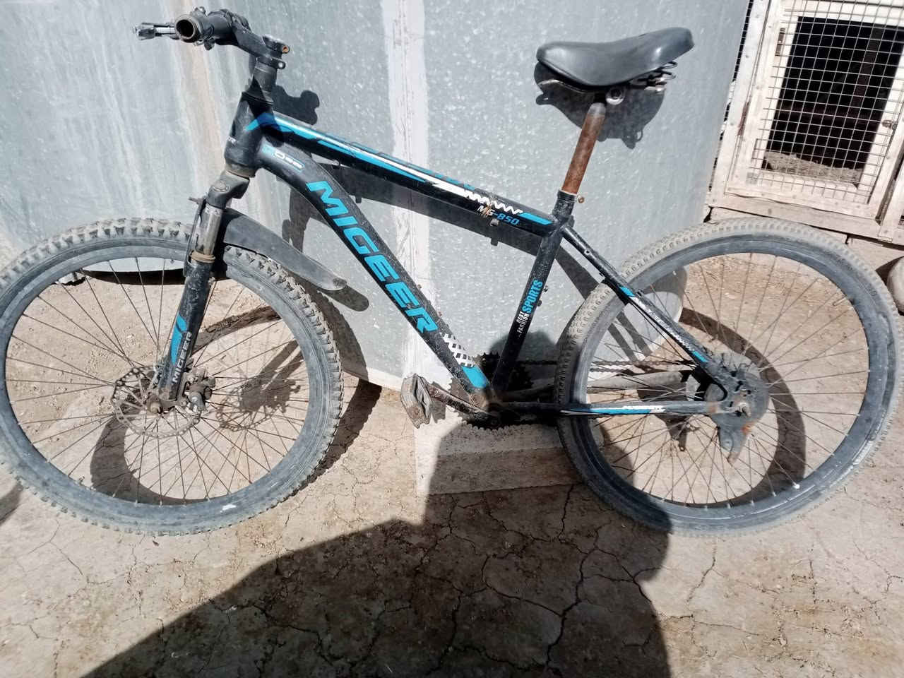 سلام عليكم ماطور وا 3بيسكيلات للبيع 130وا بيهن مجال رقم ***********او راسلني على الخاص الماطور ابيع كوم حديد
