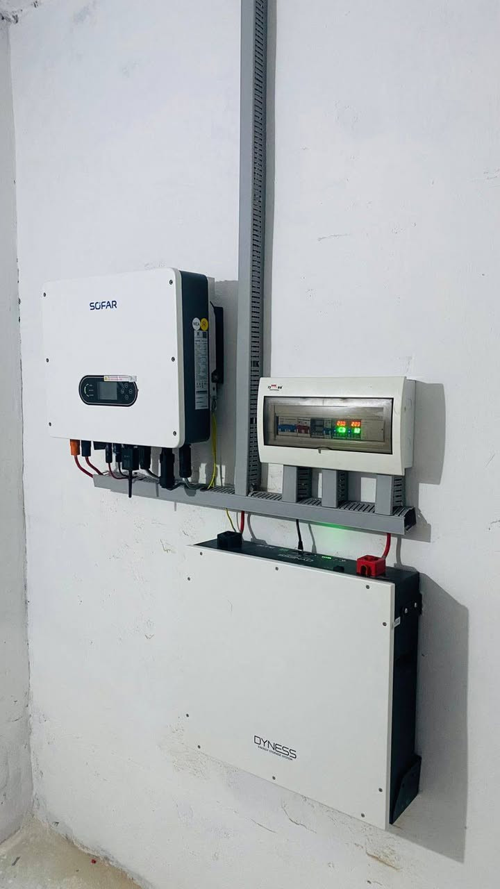 منظومة جديدة قضاء شيخان  -منزل السيد بير حجي  
المنطقة : قضاء الشيخان 
نوع المظومة : منظومة Sofar  
تشغيل الصباحي 16 امبير التشغيل المسائي 5 امبير 
 
- انفيرتر  6 كيلواط Sofar ضمان استبدال 5 سنوات 
- بطارية 5 كيلواط Dyness ضمان 10 سنوات 
-  الواح شمسية 600 واط  ضمان 12 سنة 
  
# مميزات المنظومة الشمسية
-ارجاع الكهرباء للوطنية 
- تقليل فاتورة الكهرباء 
- تحسين البيئة وتقليل الانبعاثات الكربونية
- توفير الطاقة في أوقات الذروة
- المحافظة على اجهزة المنزل كون الفولطية مستقرة وتطول العمر الافتراضي للاجهزة الكهربائية   

شركة الطاقة الذكية .
الموقع بعشيقة حي العسكري مقابل معرض مخلد 
 *********** 
***********.  
www.taqa-smart.com 
Fadi@taqa-smart.com
 

 

طاقة_شمسية
#منظومات_طاقة
#سوفار
#HZ
#داينيس
#الربيعة
#تل_سمير
#طاقة_سمارت
#طاقة_متجددة
#انفرتر
#بطاريات
#الواح_شمسية
#نصب_منظومات
#عروض_الطاقة
#عراق
#بعشيقة
#مهندس
