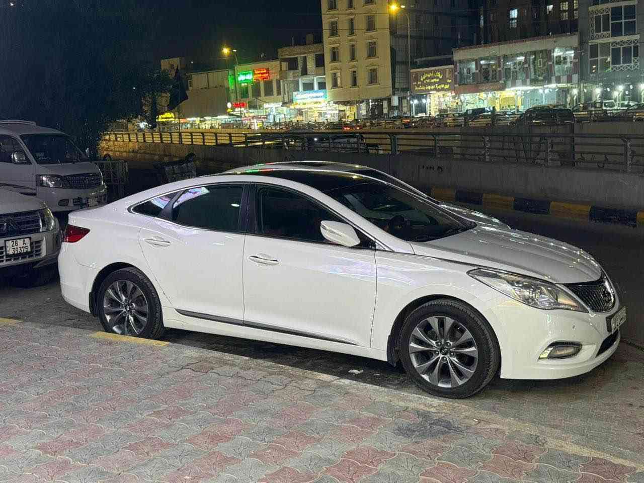 ازيرا للبيع 2012 خليجي 
رقم اربيل انكليزي 
فول عدى البنوراما 
مكفوله من التبديل والصبغ 
عليها ادامه كامله مابيها اي نقص 
مكاني نجف 
السعر 120 
للبيع او مراوس بسوناتا شكل ال17
اي استفسار اتصل وبالخدمة
‭٠٧٨٣ ٤٩٦ ٦٧٦٠‬ النجف, العراق
