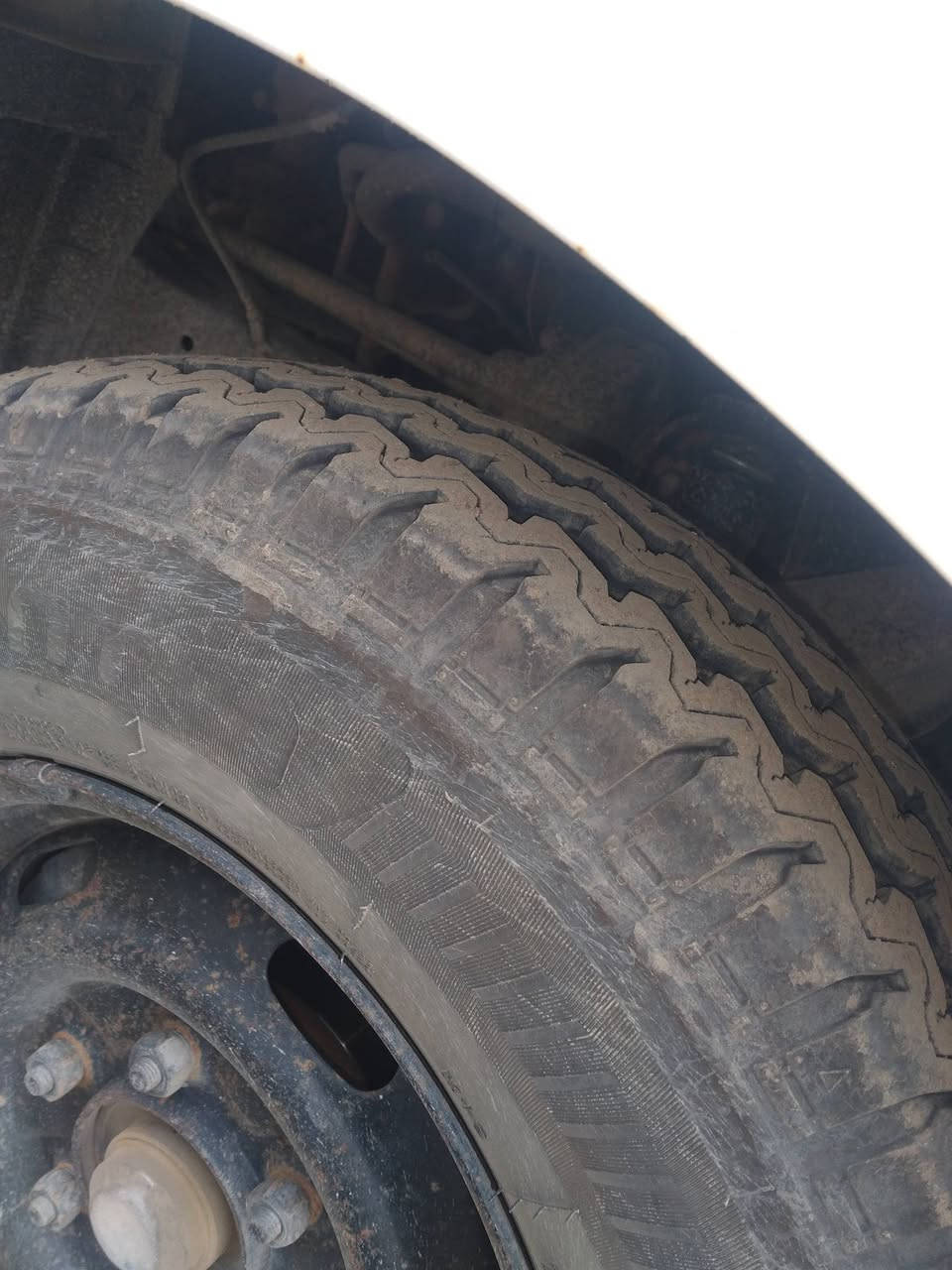 كيا حمل موديل 2016  مكفولة كفالة عامه من ضربه وتبديل وصبغ بيها شبر بارد بل ربع بس تاير أمام جديد قبل شهرين مبدلهن خلفي نص عمر بس نضاف محركه كير صدر كهربائيات كله شغال وجديد
ملاحظة لمحرك ينقص دهن بل ١٠٠٠ نص لتر فقط
سيارة رقم واسط مشروع وطني بسمي رقم جديد مصفرة من ضريبه ولغرامات مكان سيارة واسط العزيزية 
سنويا لل ٢٧ شهر ١١ يلا تسقط 
سعر ١٠٨ وبيها مجال
***********
