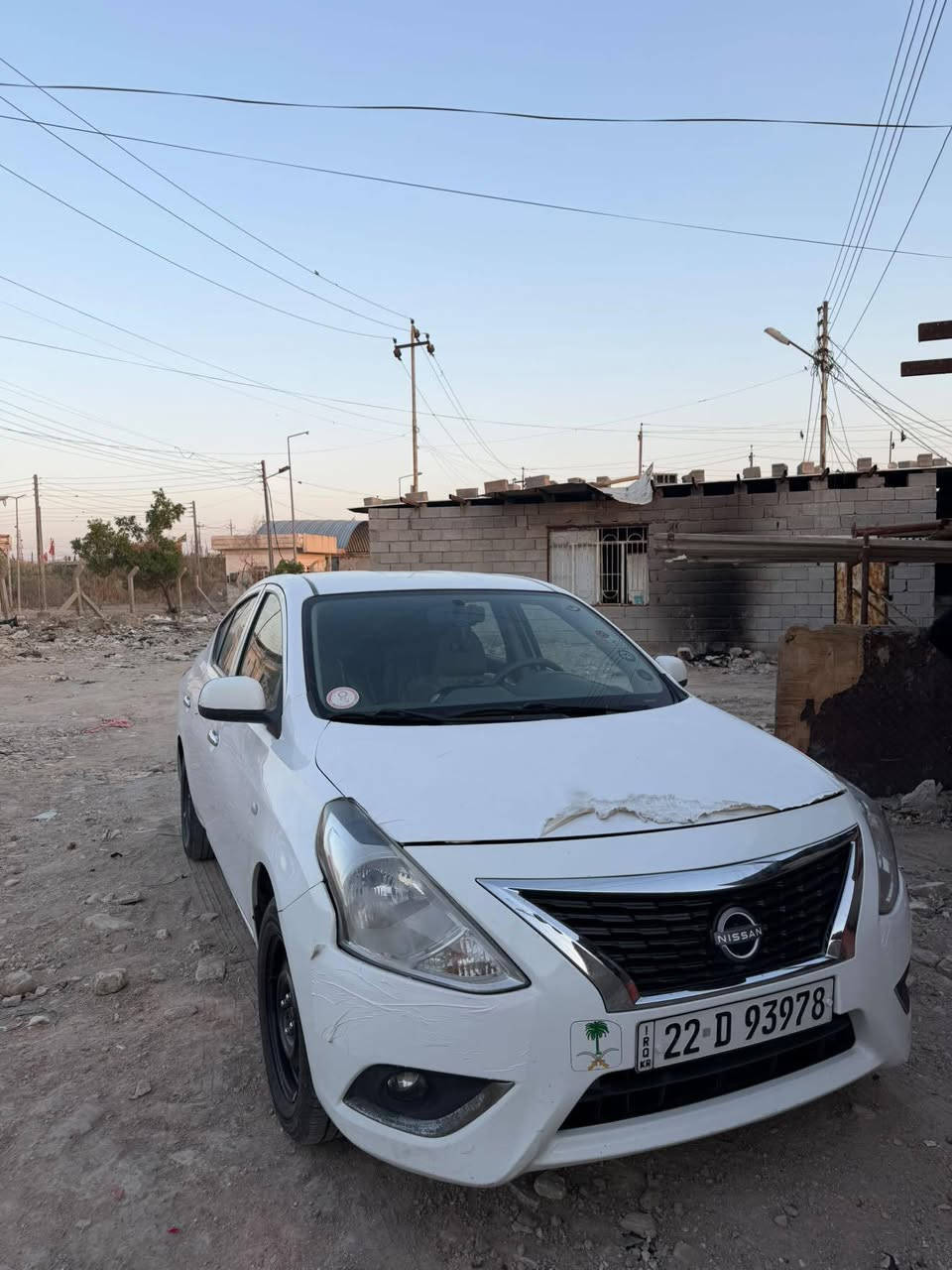 السلام عليكم
نيسان سني 2024هندي بليته زركه مراوس بكامري دبي 
سياره بيها بارد بخشم الجاملغ الامامي الايمن والايسر وبيها باب صدر والجاملغ مقسمات 
العنوان البصرة 
***********
