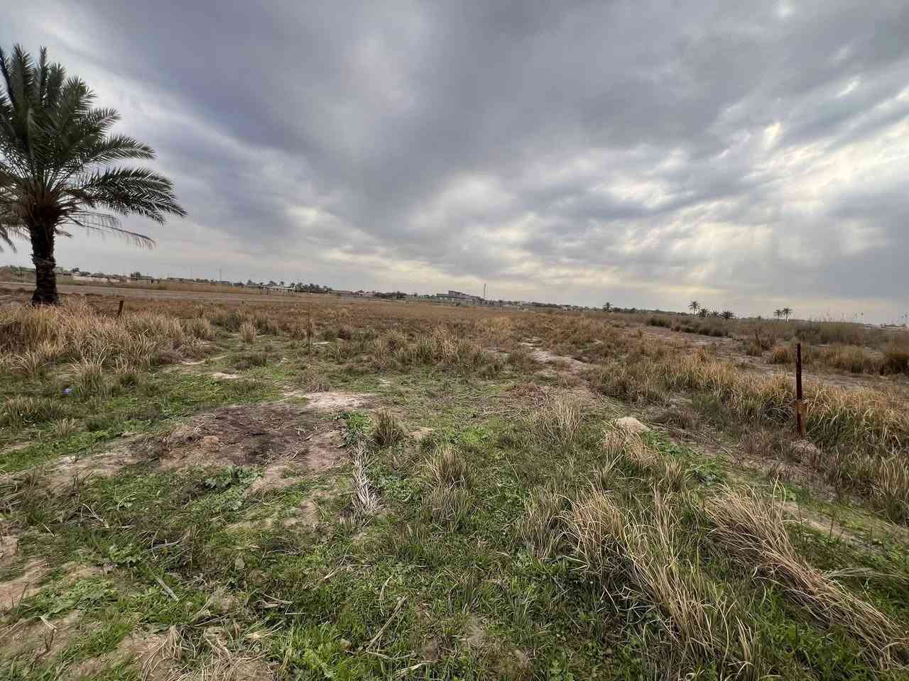 سلا عليكم
دونم و 800 متر في السجر قريب على جدول على سليمان وجدول الصب الأرض وجه طابو زراعي سند 25 بيه مي وكهرباء. وكلشي كامل بيه 
***********
***********
