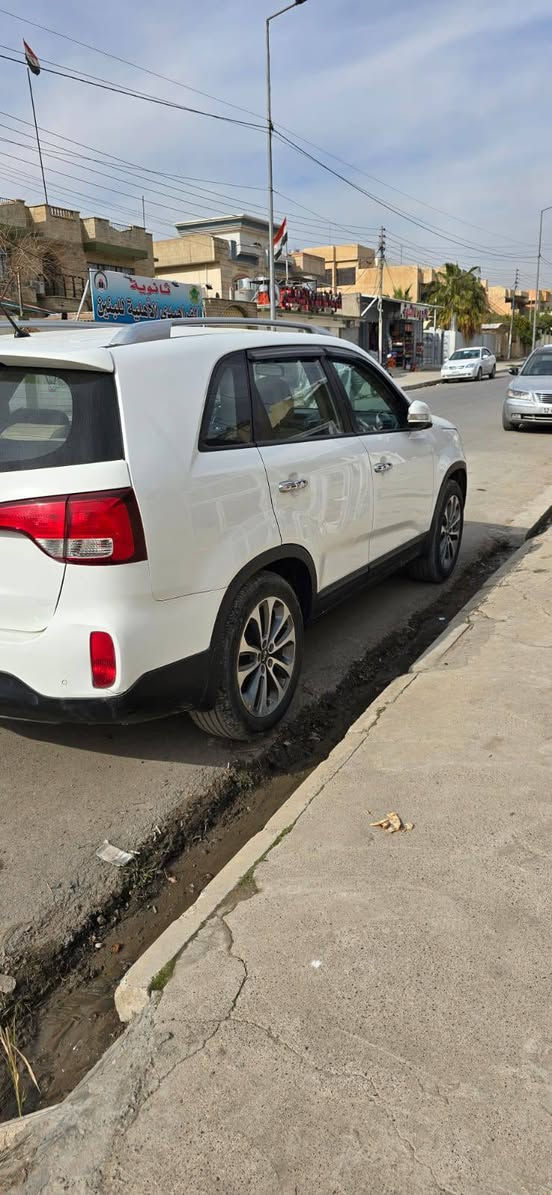 سورنتو 2015 فول مواصفات بدون اسليت شرط التحويل كير مكينه شرط بيها قطعه صبغ باب  اليسار سعر 163وبيها مجال رقم الهاتف *********** قير متواجد على الفيس
