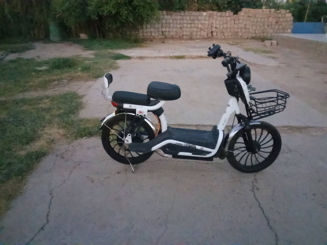 سلام عليكم تراجه شحن للبيع بطاريات جديد تايرات جديد ضويات ولشاير كلهن شغلات تراجه مابيها اي نقص سويج بصمه كلهن شغلات سعر 180وبيها مجال مكاني بغداد التاجي منشأ نصر هذا رقمي ***********
***********
