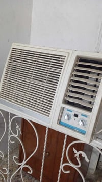 مكيف طنين نضيف مستخدم موسم واحد سعره 250 وبي مجال الاستفسار الاتصال عل...