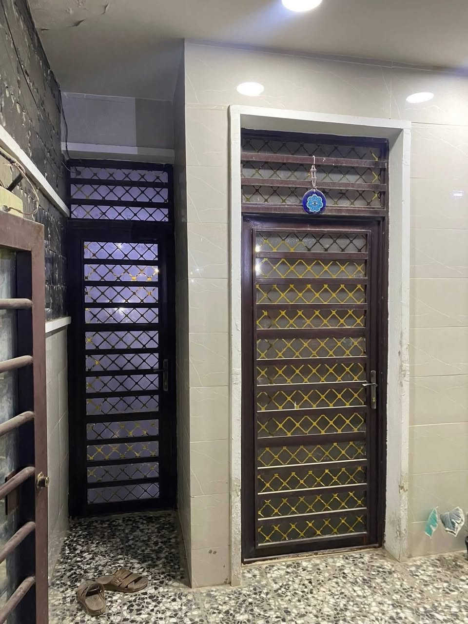 🏠مشتمل 100م حديث للبيع

حديث بناء ٢٠٢٣
مساحه ١٠٠متر 
واجهة  ٥  ونزال ٢٠

يحتوي على ٣ غرف نوم 

يحتوي على طارمه وخدمات خارجيه
 استقبال ممر وحولي مطبخ ومنور وخدمات وغرفه نوم 

طابق الثاني غرفين نوم وخدمات وبيتونة وسطحين

العنوان 📍 : الشعب خلف النادي العربي خلف عياده طب الاسنان مقابل جامع الرحمه 

(السعر مناسب)

للاستفسار 

مكتب ارض الخيرات
***********
