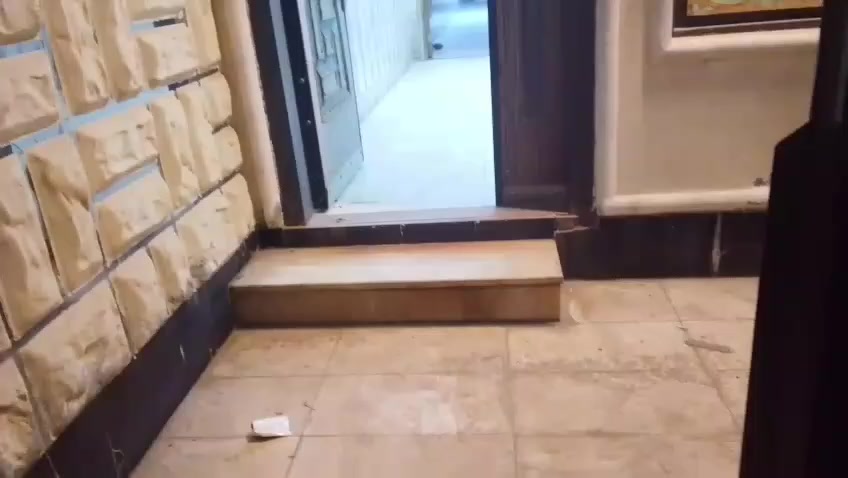 للايجار 
بيت 100 متر طابقين 
 3 غرف نوم آستقبال مطبخ وخدمات 2 
الايجار مليون وبي مجال 
حي الحسين خلف اسواق كاردينيا 
***********
