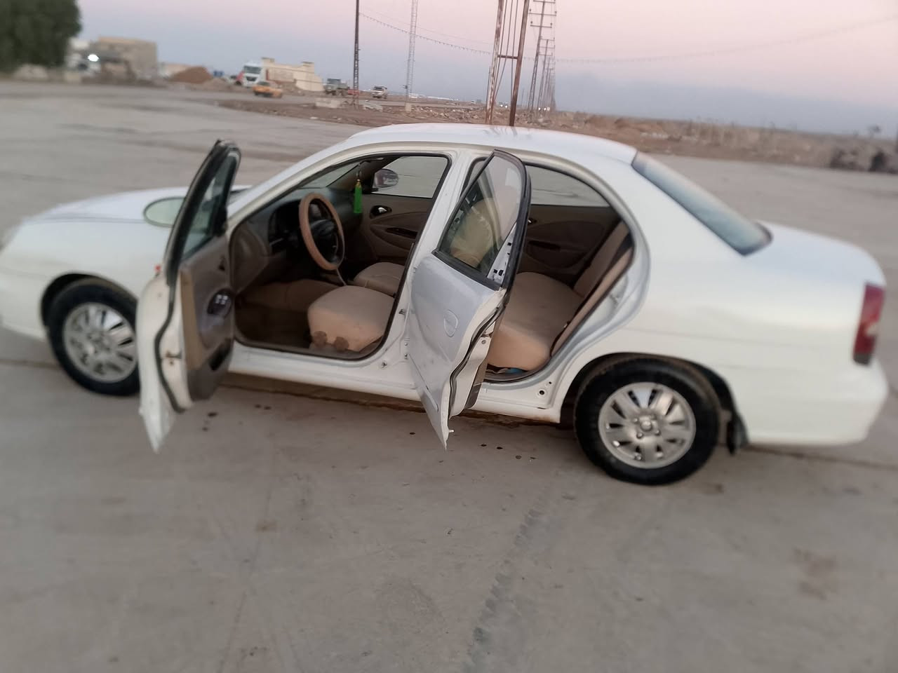 لكنزا 2002
سياره جاهزه رقم بغداد باسمي 
مكينه كفاله
كير اوتماتيك كفاله 
سياره مصبوغه عام تحويل ثاني يوم 
سياره  جاهزه مال جناي لياخذهه يكلي رحمالله والديك
السعر 30 وبيهه مجال للشراي 
مكان السياره بغداد النهروان
***********
