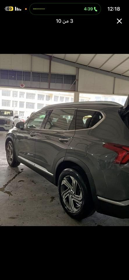 السيارة Hyundai Santa Fe 2022 فول مواصفات وبنوراما وماشية 57 ألف،مواصفاتها
* محرك 2.5 أو 2.5 تيربو حسب الفئة
* شاشة كبيرة مع نظام ملاحة
* سقف بانوراما كامل
* تبريد وتسخين مقاعد
* كاميرات 360
* حساسات أمامية وخلفية
* تشغيل بصمة
* مثبت سرعة ذكي
* رادار وتحذير مغادرة المسار
* باب خلفي كهربائي
* مقاعد جلد
* شحن لاسلكي
* إنارة LED كاملة

اللون الإسمنتي مطلوب بالسوق وهزة جديدة تحول ثاني يوم مكانها بغداد للتواصل *********** 
السعر ٢٣٠ بيها مجال بسيط  السياره انضف من الصور
