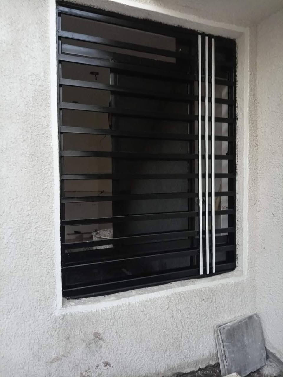 صباغ ابواب وشبابيك بأسعار مناسبه ***********
