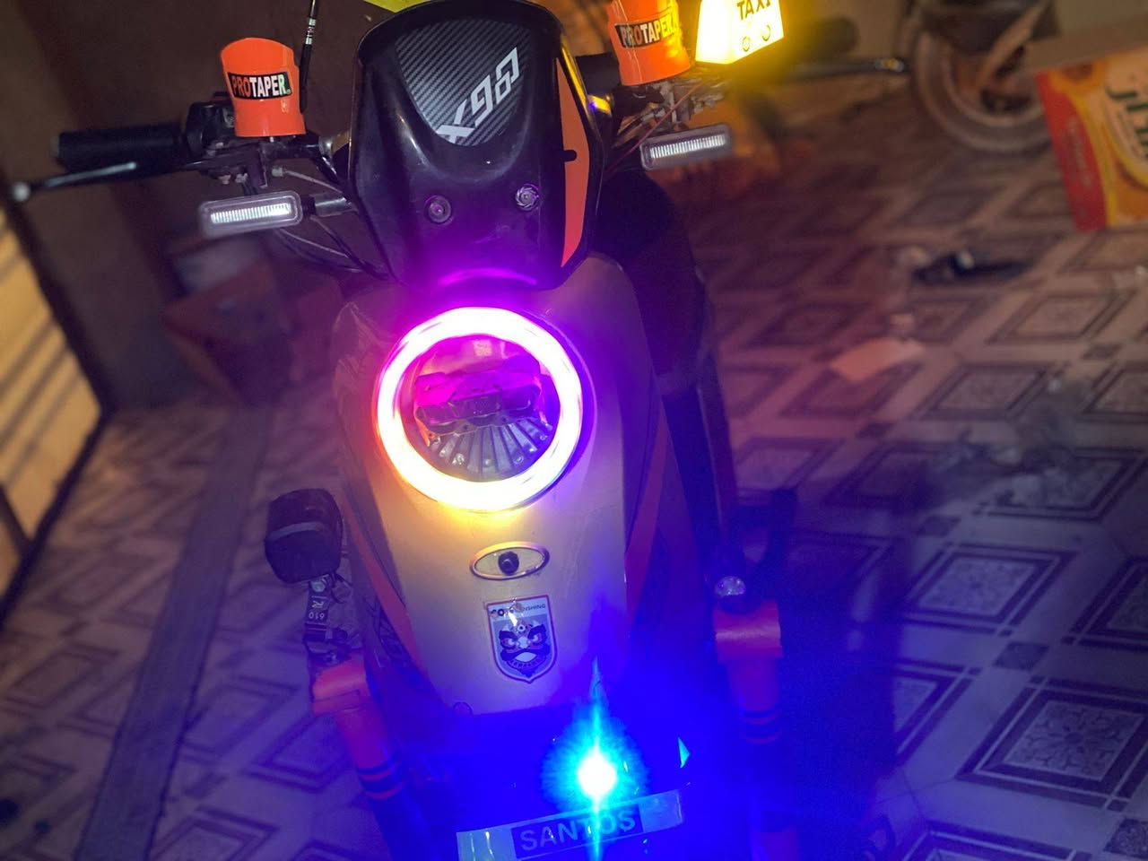 دراجة شحن اكس تسعمية ذهبية كلش حلوة قوية تمشي 100 ب 500 و بيها مجال.  خمس بطاريات ملف 2000 فاو, البصرة


**إذا كنت صاحب هذا الإعلان وتريد حذفه لأي سبب، رجاءا أرسل رسالة إلى الدعم الفني**