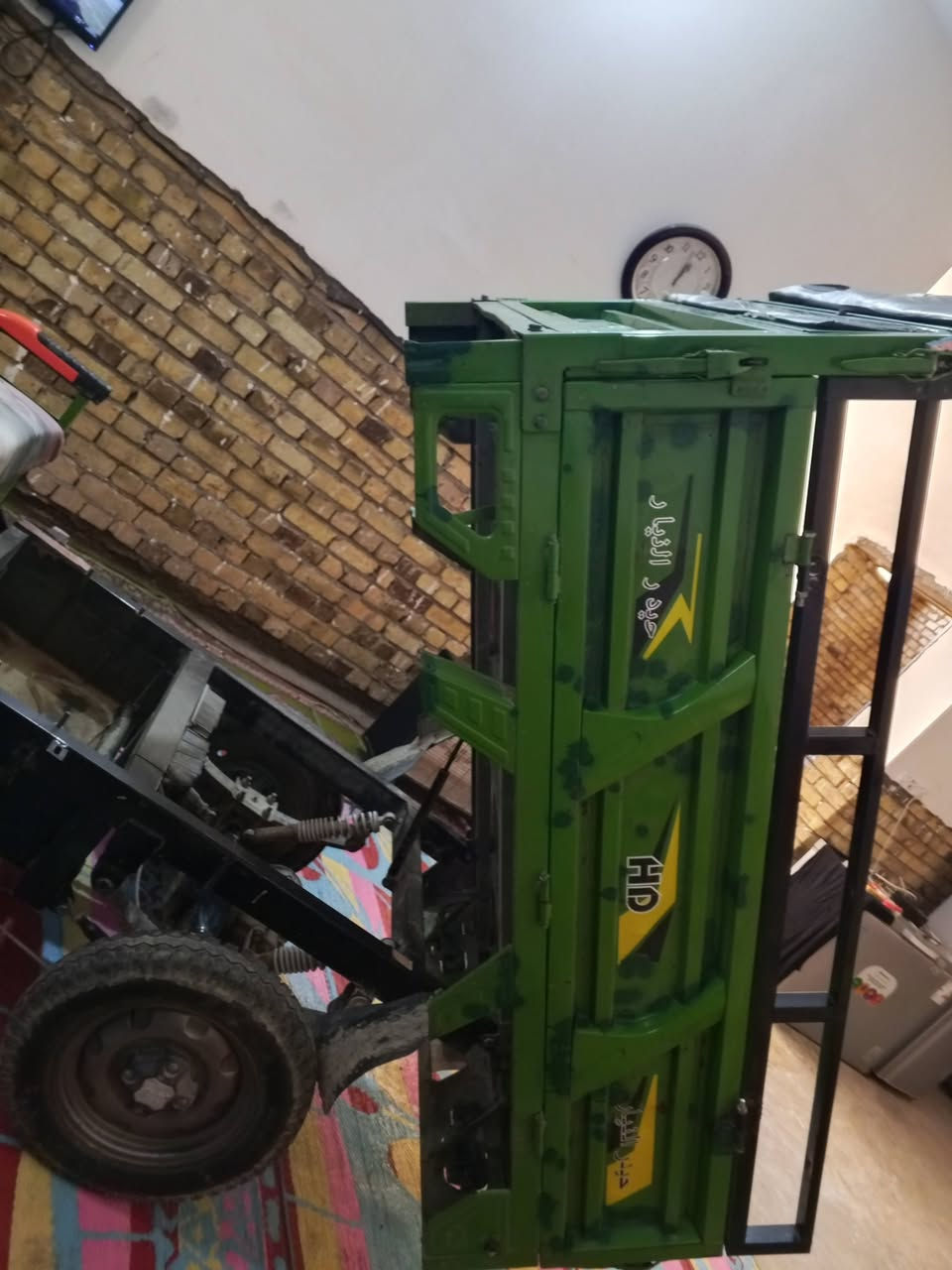 السلام عليكم سوته  شحن لبيع حجم كبير جداً باتريات عدد 5 حجم كبير نضيفه كامله مكمله ما بيهه اي نقص مكان الرفاعي سعر 1000 بي مجال  ان شاء الله هذا رقم الهاتف انتصل ***********
