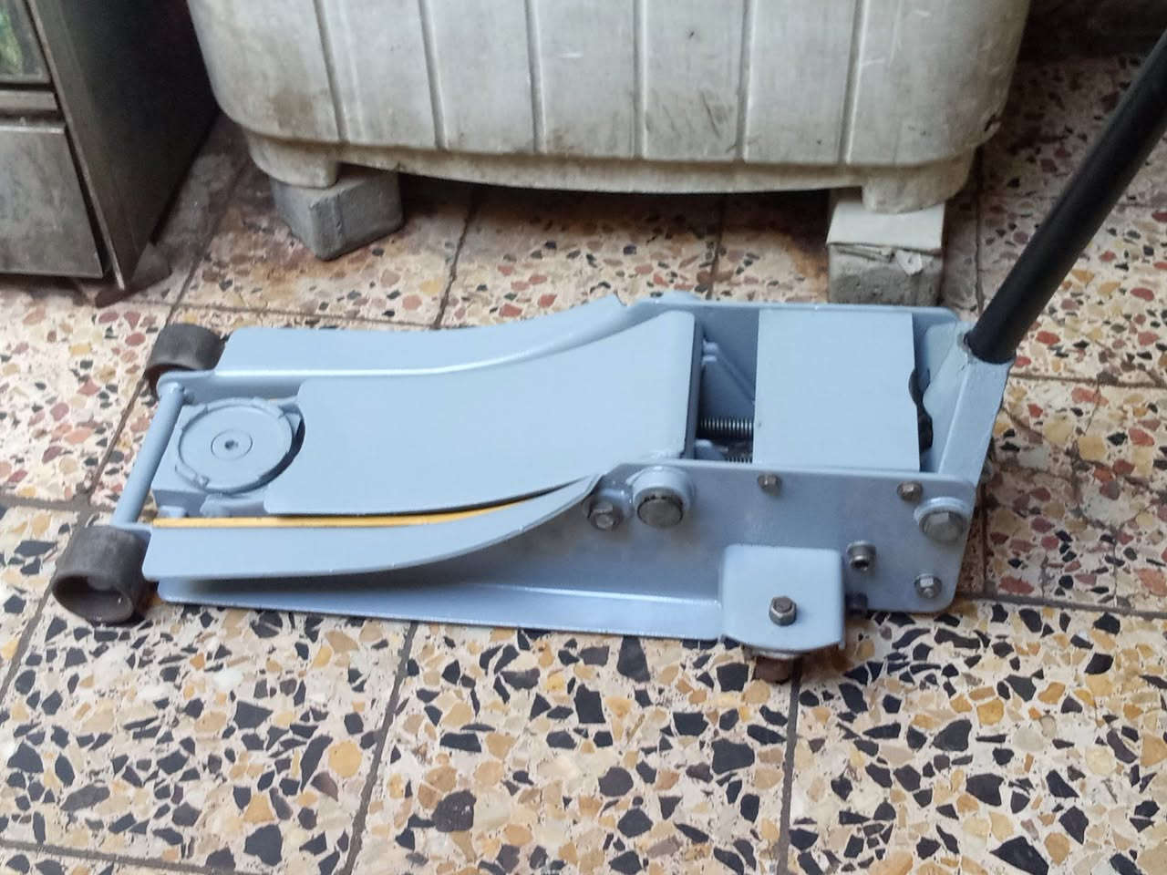 ⭕ يوجد توصيل لكافه المحافظات

جك عربانه تمساح دبل بستم وزن ثقيل جدا باب اول شغال وعل الفحص خالي من اي نظوح شرط الشغل نظيف جدا السعر 110 الف المكان بغداد
***********
