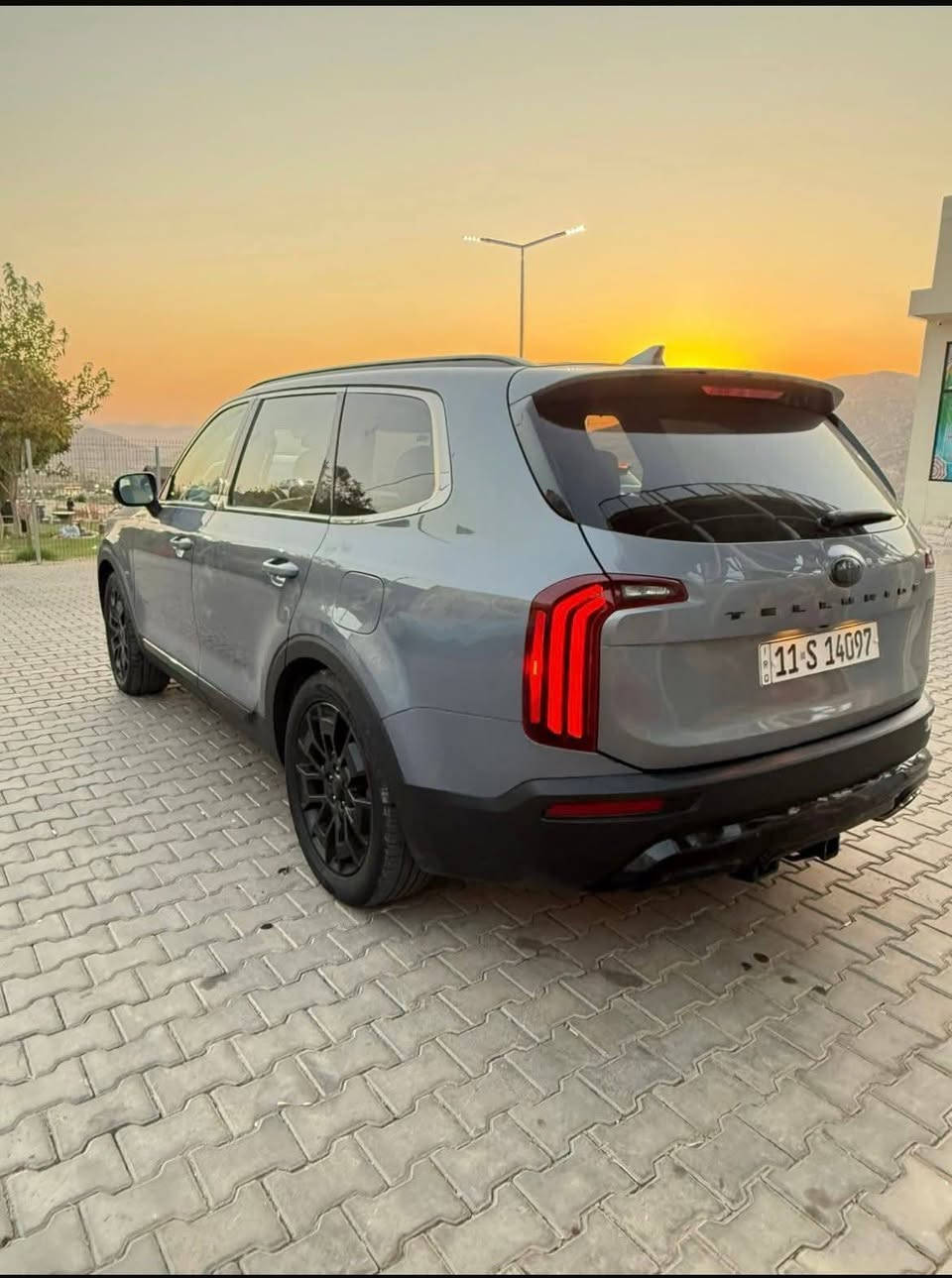 السلام عليكم 
تلورايد للبيع … ارخص كيا تيلورايد
2021 فول مواصفات 1/1 (برستيج)
رقم بغداد الجديد باسمي شرط كلشي بلاد حته الايربك
ماشيه 111 ميل طبعاً اجتي من امريكا 84 ميل 
سياره فتحتين 
كشنات vip منفصل 
داخل قرميدي 
6 سلندر 3800 
كير 8 نمر 
سايد بريك بصمه اوتو هولد اوتو ستوب اطفاء ذكي
4 انضمت قياده متعدده 
4 كامرات 360 درجه 
لد امامي وخلفي 
7 اراكب 3 قطع تبريد 
تشغيل عن بعد 
جنطه كهرباء ذكيه 
ويل مقاس 20 بلاك 
وبعد بيه مواصفات 
————————————————————
ضرر :: صبغ جاملغين الاماميه وجاملغ خلفي 
وباب وره صدر وقبق جنطه مصبوغات بامريكا وصور الحادث مع المنشور وكير مفتوح مبدل بي تورباين وضمان بي ١٥ شهر 
سياره جاهزه وكامله وارخص كيا تيلورايد باعلى موصفات و هذا الحادث فلا تكسر بيها و اعلم ان الله يرى
مكانه كربلاء 
سعر  210 ورقه وبيه مجال للشراي بسيط رجاءً رجاءً
اذكرو الله يذكركم اللهم وفقنا والي ميشتري يدعو لنا اننا في امس الحاجة لدعاء 
***********
