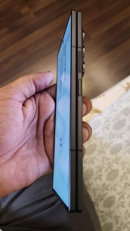 Z fold 7 black edition
للبيع 
-٢٥٦كيكا 
-بها كارتون و شحن و كيبلو كفر و درع 
-بها خدش بسيط يعنى صغير صغير  بس يختفى 
مع الكفر 
مليون و ٨٠٠ بها مجال 
اربيل


**إذا كنت صاحب هذا الإعلان وتريد حذفه لأي سبب، رجاءا أرسل رسالة إلى الدعم الفني**