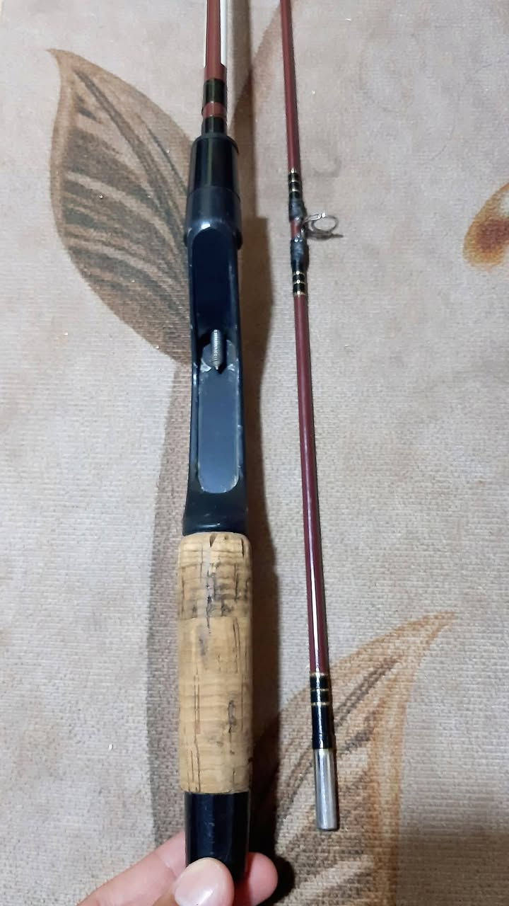 🔅 لمحبي النـوادر والمقتنيـات القديـمة
• يتوفر عصا صيد متكون من قطعتين . 

• نموذج قديم من طراز شكسبير نوريس ١٥٩٦
Shakespeare Noris 1596 

• تعد هذه العلامة التجارية علامة معروفة في مجال معدات الصيد القديمة والعتيقة . 

• الطول 2 متر . 

• نسبة النظافة 99% . 

• مصنوعة من مادة الألياف الزجاجية مع مقبض من الفلين ويكون الداخل ممتلئ غير فارغ أو مجوف . 

• السعر 50 ألـف دينار
، 
، 
للحجز والأستفسار مراسلة الصفحة 📩
أو الواتساب على الرقم *********** ☎️
يوجد خدمة توصيل لجميع المحافظات العراقية 🛵
