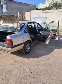 اوبل فكترا حجم ٢٠ موديل ٩٢بدون ضرر بدون صبغ بيها تقحيل .مكينة وكير شرط...