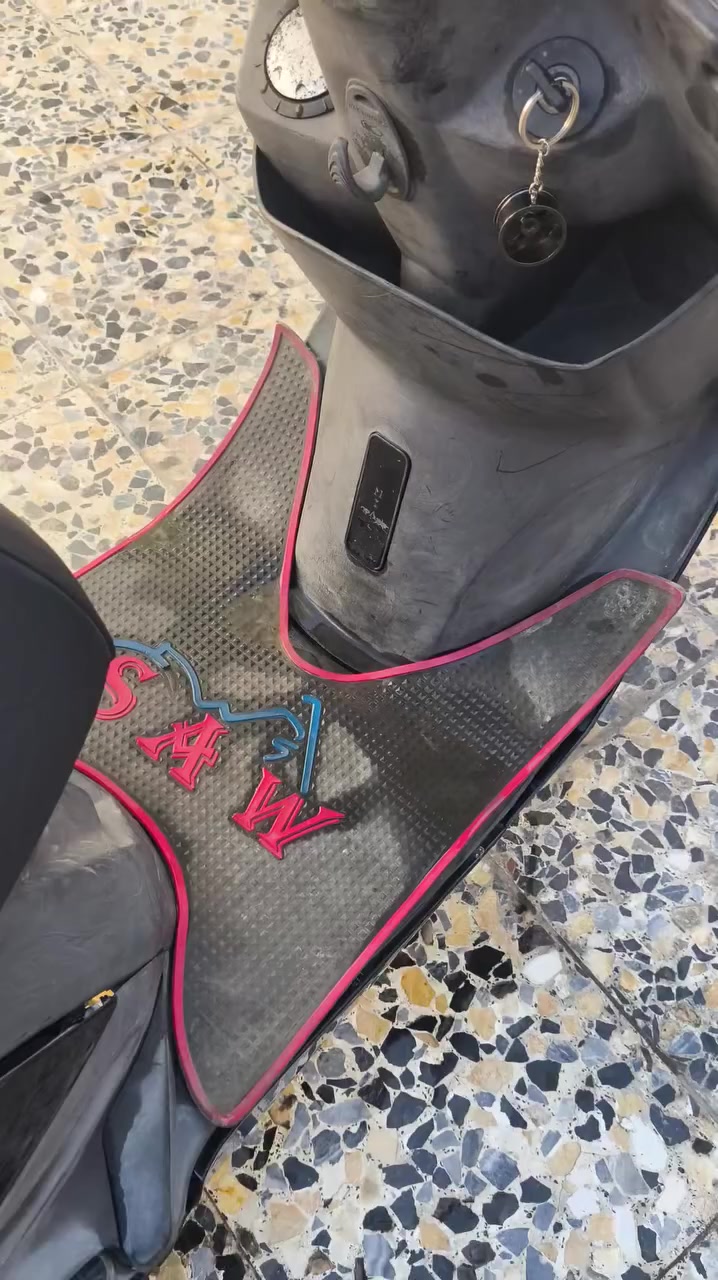 السلام عليكم كامكو جي فور للبيع
كامكو جي فور لون اسود صارلها شهرين من طلعتها من الحاوية 
دراجه نضيفه. نكره سلف.  هندر. كامله. السعر 650 وبيها مجال. 
مكاني نجف _ شارع المدينة


**إذا كنت صاحب هذا الإعلان وتريد حذفه لأي سبب، رجاءا أرسل رسالة إلى الدعم الفني**