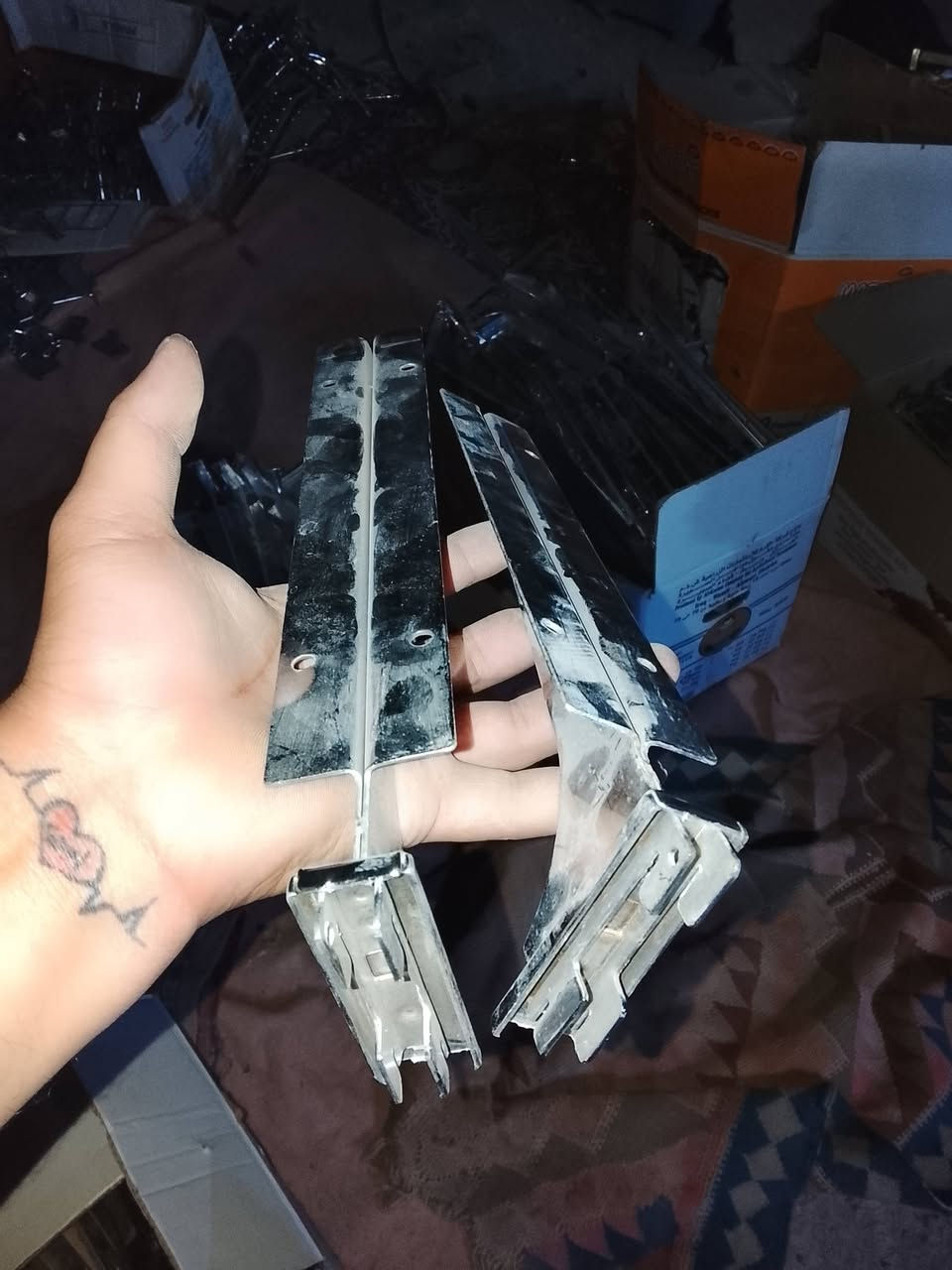 للبيع كلشي متوفر جمله ومفرد مستعمل اخو الجديد وتوصيل جميع المحافظات ***********
