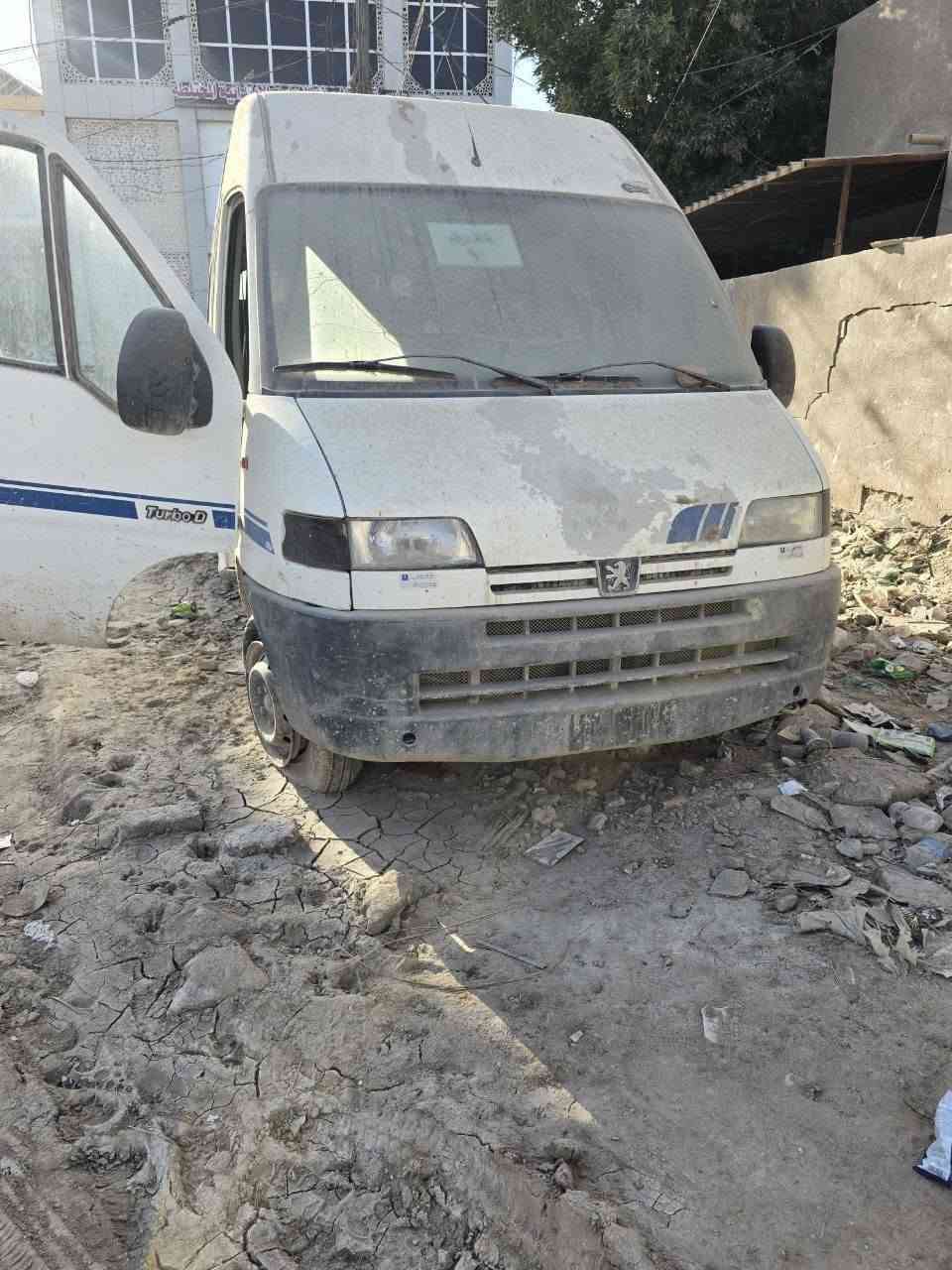 سلام عليكم سياره بيجو بوكسر ادوات للبيع
سياره كشنات كوستر جديده موضحه بلصوره مكينتها كايمه السياره ادوات 

مكاني كربلاء طويريج 
سعر 24 ورقه 
رقمي ***********
