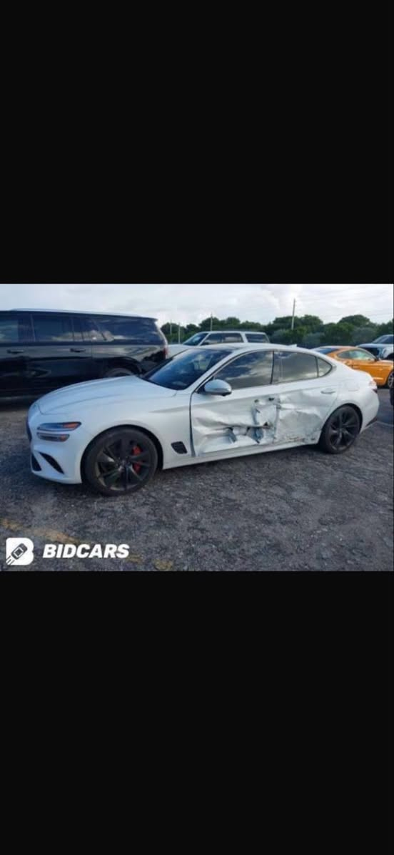 سلام عليكم
جنسس G70 2023 حادث السياره ابيعلك صبغ حزام مكفول من الكص ومن كلشي فقط صبغ 
6 سلندر توين تيربو دفع خلفي )
ماشيه18 الف ميل 
الون ابيض طافي
المواصفات برستيج اعلى فئه 
(بانوراما_كشنات جلد  بقلاوه _والسقف كنتارا 
داتاشو_ تدفئه وتبريد كشنات اماميه 
4 كامرات _شاشه كبيره _ترحيب شعار جنسس بالمرايات_خمس وضعيات قياده
تدفئه استيرن _رادار امامي خلفي _قياده ذاتيه_ تحديد مسار _ بيهه بعد هواي مواصفات )  
مكان السياره بغداد 
***********
