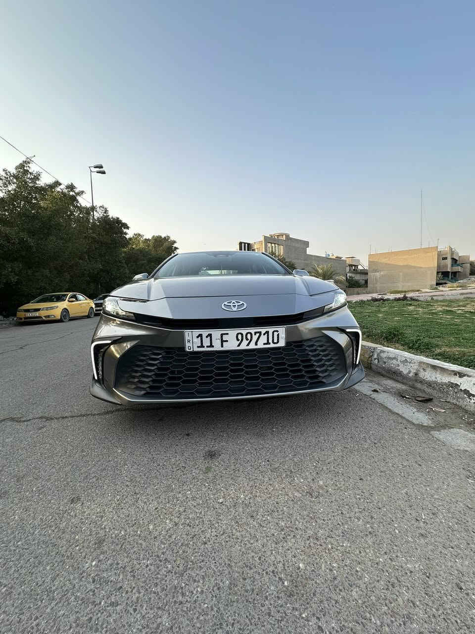 ♻️ تويوتا كامري2025SE
‏♻️ Toyota Camre   HEV 2025 ♻️هايبرد

 🌈لون السياره :(رصاصي غير محدد  )مميز اللون الجديد 🩶

🚘عداد المسافه:12000mi
🚘 بلد المنشأ : اليابان 🇯🇵 وارد امريكي 🇺🇸
🚘 سعة المحرك 2,5L هجين انسى شي اسمه صرف بانزين
🚘 مقاعد جلد لون رصاصي
🚘 عدد 12 AIR BAG
🚘شاحن موبايل اصلي (وايرلس)
🚘رادارات جانبيه وخلفيه واماميه
🚘 مقعد السائق تحكم كهربائيه
🚘 لد امامي ليلي ونهاري
🚘 لايت زينون LED + 
🚘  اشاره مرايه 
🚘 ويل كب 18black
🚘 مفتاح التشغيل بصمة + دخول ذكي +صندوك بصمه
🚘 شاشة + كاميرا دوارة اصلية
🚘 أوضاع القيادة  Drive Mode
🚘 حساسات ضغط اطارات
🚘 تبريد شاشة مناخين منفصلين 
🚘 قطعتين تبريد
🚘 هاند بريك كهرباء 
🚘كروس سرعه
🚘‏ Auto Hold  أوتو هولد 🚘
🚘انظمه القياده :سبورت ،نورمال،eco

🏁ملاحظه /ضرر السياره فقط باب عكس السائق  نفسه تصلح + بارد بالجاملغ الخلفي 👍

عنوان السياره📍..  /بغداد 

للاستفسار يرجى الاتصال على الرقم الاتي ☎️ 

  ☎️. واتساب ***********
