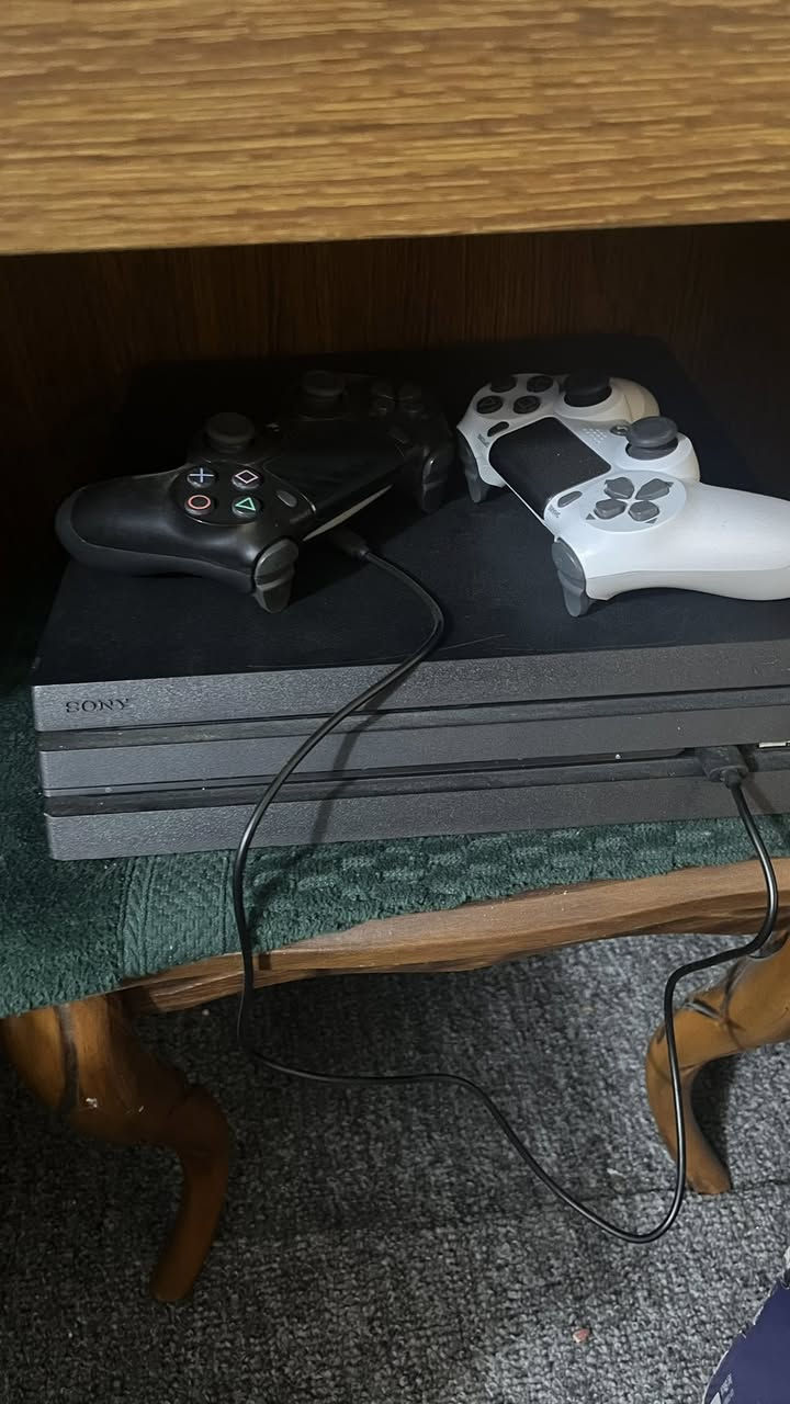 بلي 4 برو 1 تيرا مهكر جديد جوستكين واحد بلادي والثاني تجاري النظافه 90 بالميه سعره 300 وبيه 25 وقابل للزياده هم خاص أو واتساب ***********
