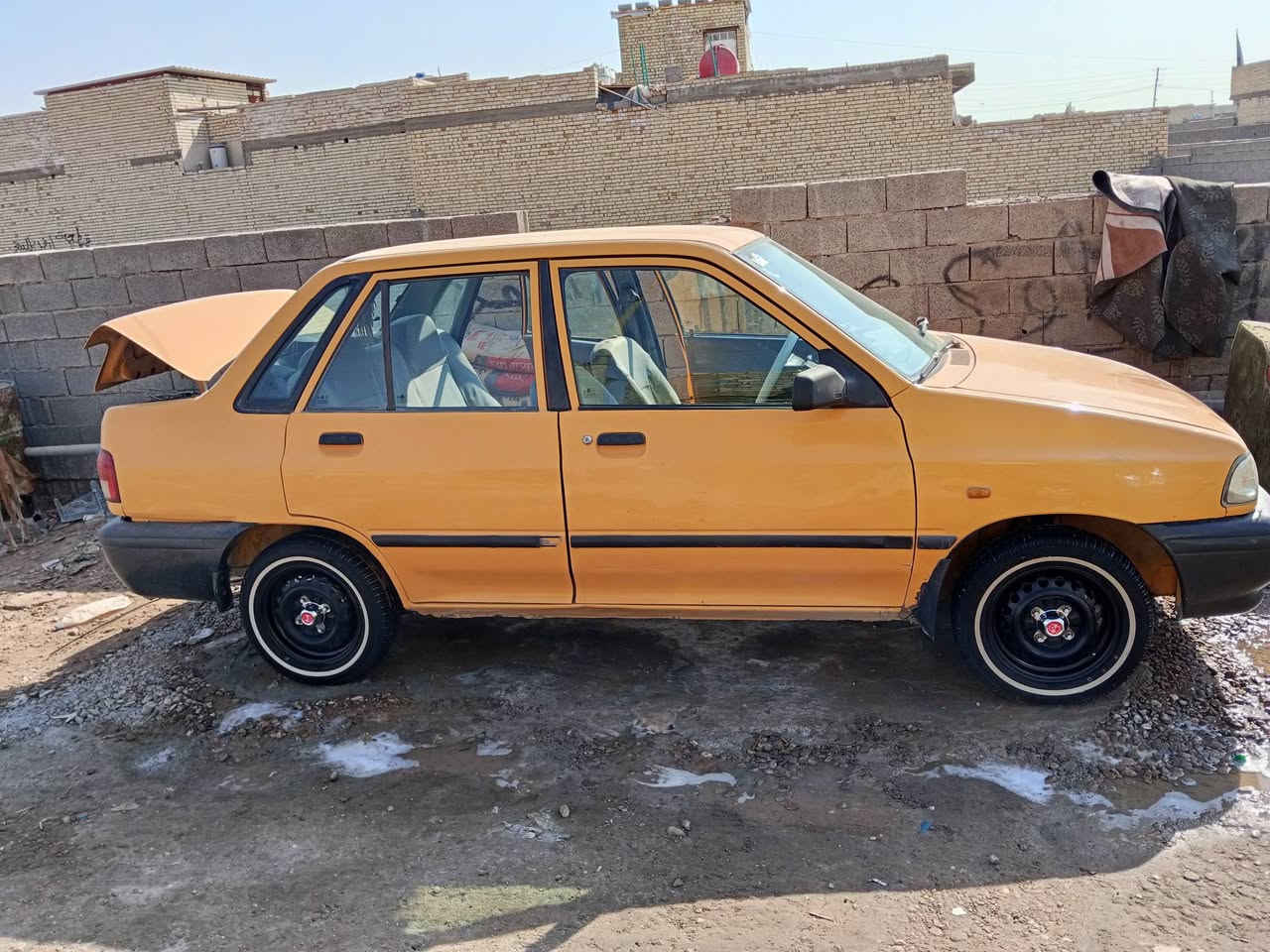 سلام عليكم سايبه 2015 سياره نضيفه مبدل بيها بس باب خلفي الي وره السايق مكينه جديده اني شادها الها ومستعجل عله بيعتها رايدها35 وبيها مجال ***********
