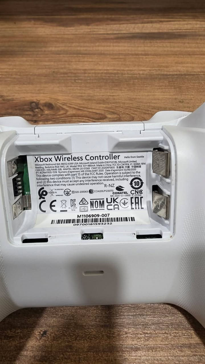 متوفر من جديد سيريس اس 1  تيرا
اصدار 23 كامل ملحقات الجهاز غير مفتوح.
اضافه وياي ٢ جوستك.
السعر ٥٠٠ الف قابل بالمعقول
متوفر توصيل لكل مدن العراق
***********
