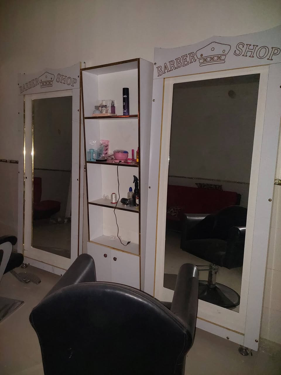 مرايات وفاترينا تصلح للصالونات ميز تواليت صار شهر من اخذته للبيع لغرض السفر


**إذا كنت صاحب هذا الإعلان وتريد حذفه لأي سبب، رجاءا أرسل رسالة إلى الدعم الفني**