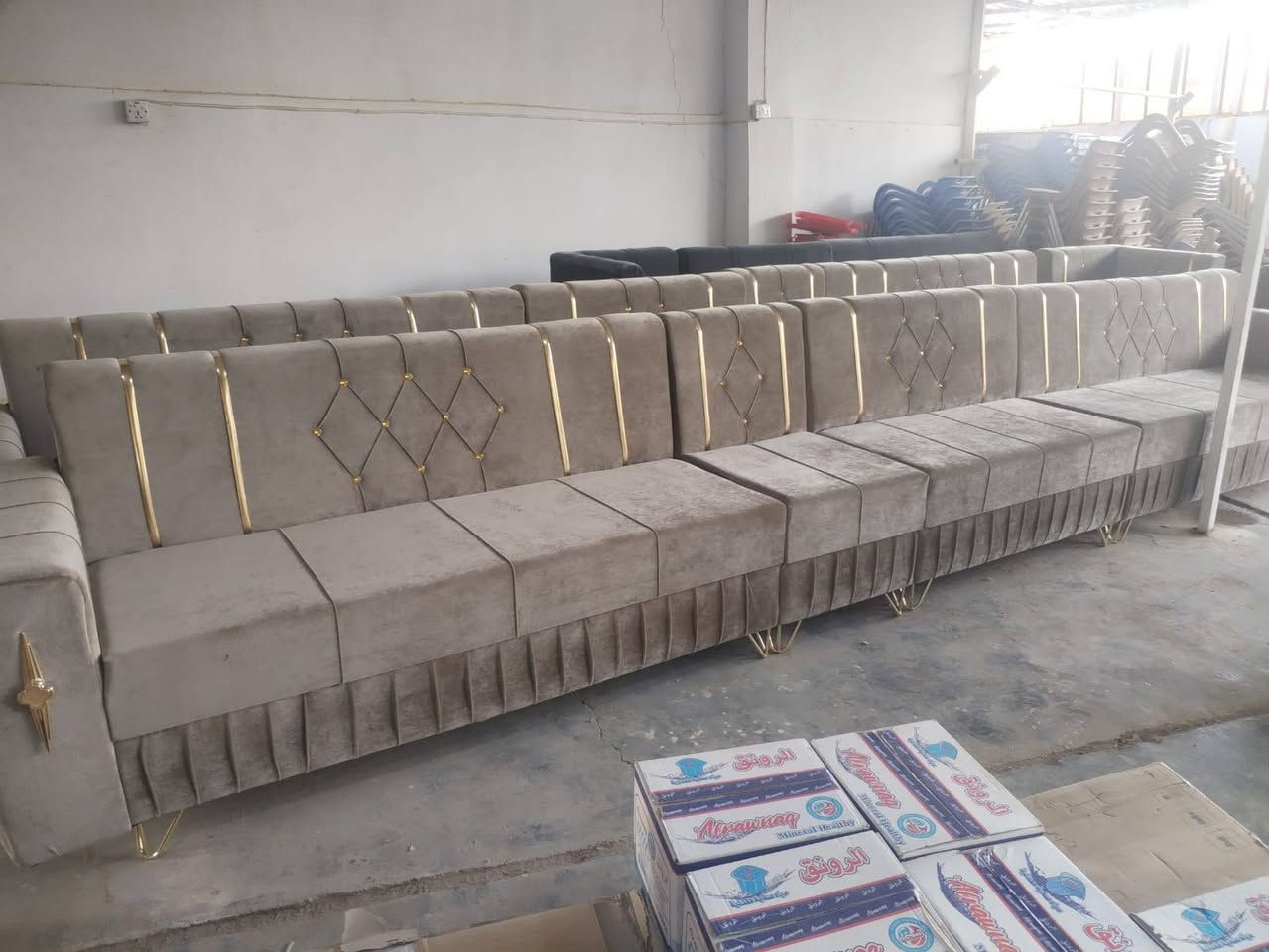 السلام عليكم.. دواوين للبيع حسب الطلب جاهز سبع امتار خمس قطع عشر نفرات رجلين حديد ب 350 الف ديوان ظمان 3 سنوات قماش درجة اولى.. علما يوجد ع المتر ايضا


**إذا كنت صاحب هذا الإعلان وتريد حذفه لأي سبب، رجاءا أرسل رسالة إلى الدعم الفني**