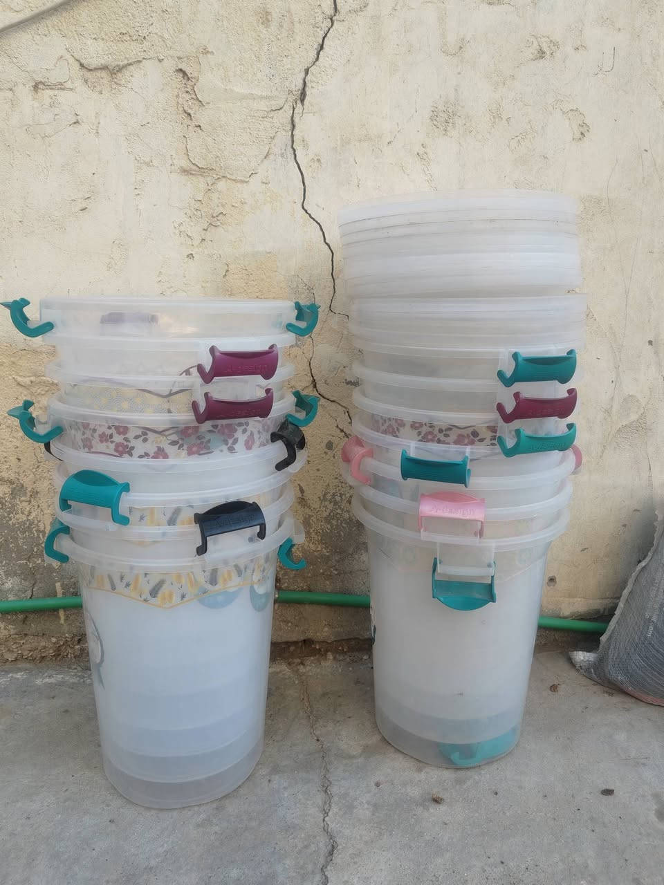 جلكانات نضيفه للبيع 20 لتر وجدد وقويات 
عندي مجموعه منهن اليريد يتصل أو يراسلني واتساب على الرقم الاثير 
***********
***********
