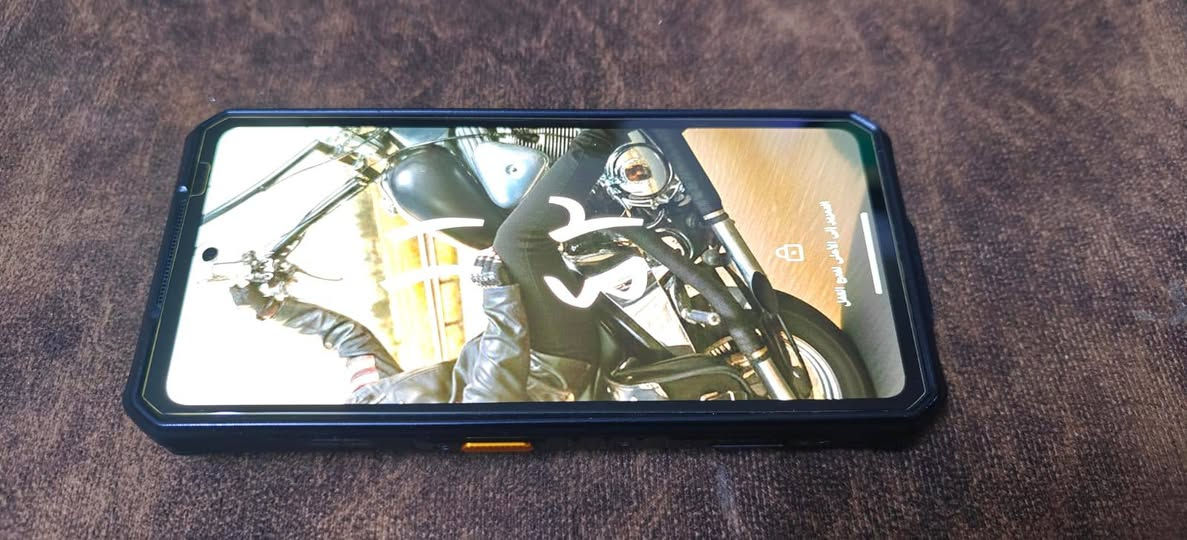 وحش المهمات الشاقة Ulefone Armor 28 Ultra النسخة الحرارية (جنطة هندسية متكاملة بحالة الوكالة) 🏗️🔥 للبيع أو المراوس وية ريد ماجيك 11 برو ذاكرة 512.التفاصيل:السلام عليكم شباب، متوفر للطيبين والجاديين فقط: جهاز Ulefone Armor 28 Ultra Thermal Version (النسخة الحرارية النادرة والراقية) بالكراتين وكامل الملحقات.مواصفات هذا الوحش بالكامل حتى تكون الصورة واضحة كدامكم:المعالج والألعاب: معالج رائد وقوي كلش MediaTek Dimensity 9300+، يشغل أقوى الألعاب والتطبيقات والذكاء الاصطناعي بسلاسة تامة، ويشغل ببجي على 120 فريم (ألترا إكستريم) بالسلاسة الفائقة، ويشغل 90 فريم (إكستريم+) على دقة الـ HDR الخرافية! يعني أداء مرعب ومستقر ومستحيل يسخن وية اللعب الطويل [🎮].الذاكرة والتخزين الخرافي: مساحة داخلية 1 تيرابايت (1000 جيجابايت)، وياه رام خارجي ضخم مساحة 2 تيرابايت أصلي من شركة لينوفو (Lenovo)، يعني المساحة الكلية للجهاز تصير 3 تيرابايت سيرفر مو مبايل ومستحيل تخلص!الشرائح: يدعم تشغيل دبل شريحة سيمكارت (ينزل بيه خطين سوا) وبنفس الوقت تخلي الرام الـ 2 تيرابايت.النظام: يعمل بأحدث نظام مستقر أندرويد 15.المتانة والصلابة: مدرعة عسكرية حقيقية ضد الصدمات والوقعات القوية، ومقاوم للمي والتراب بأعلى معيار عالمي (IP68/IP69K و MIL-STD-810H).الشاشة الأساسية: شاشة ممتازة AMOLED بتردد 120Hz سريعة وتفاصيلها واضحة تحت الشمس.الشاشة الخلفية الذكية (ترسانة ميزات بوحدها): شاشة دائرية ثانية بالظهر فخمة ومميزة وتشتغل معزولة عن الشاشة الأساسية وبأعلى كفاءة، ميزاتها:تكدر تشغل الكاميرا وتلتقط الصور وفيديوهات السيلفي مباشرة منها وبأقوى جودة (باستخدام كاميرا سوني الـ 1 إنش الأساسية) [🏗️].تكدر تتحكم وتشغل الأغاني والمشغل الموسيقي بلمسة وحدة بدون متفتح المبايل.تكدر تخلي صورك الشخصية أو خلفيات متحركة تشتغل وتتبدل بيها وحدها بشكل يخبل.تطلعلك الوقت، العداد، نسبة الشحن، والإشعارات، وتكدر ترد على المكالمات المهمة والرسائل منها فوراً.البطارية والشحن الخارق: بطارية عملاقة وضخمة 10,600 مللي أمبير تخدمك أيام، وتدعم الشحن السلكي الخارق 120 واط والشحن العكسي (يشتغل باور بانك للأجهزة الثانية).الصوت والمنفذ: دبل سبيكر بنفس المكان صوته عالي وضخم جداً، ويحتوي على منفذ أوكس (3.5mm) وبصمة جانبية صاروخية بلمحة تفتح.ترسانة الكاميرات والملحقات الي تجي وياه بالباكيت وكلش نظيفة:عدسة الكاميرا الأساسية الخارقة: مستشعر سوني (Sony) ضخم وبحجم 1 إنش كامل بدقة 50 ميجابكسل، تصويرها فد شي راقي وينافس الأجهزة الرائدة العالمية [🏗️].الكاميرا الحرارية المدمجة بالذكاء الاصطناعي (Thermal AI): مال فحص الحرارة، الأعطال، وتسريبات الأنابيب والكهرباء بدقة عالية.كاميرا الرؤية الليلية: بدقة 64 ميجابكسل تشوف وتصور بالظلمة الدامسة (صفر ضوء).ملحق كاميرا الأنابيب والأماكن الضيقة uSmart E01 HD Endoscope: بكرتونه الأصلي.ملحق قاعدة الشحن اللاسلكي السريع 50 واط: المفرغة بالمروحة المدمجة بكرتونه الأصلي.ملحق كفر (درع) الحماية العسكري الإضافي Armor Case.💵 السعر المطلوب للحزمة كاملة كاش: مليون و 500 ألف دينار عراقي (1,500,000 د.ع) قفل وبدون مكاسر لأن الغراض والمواصفات تسوى وتتعدى هذا السعر بهواي.أو للمراوس حصراً وية:هاتف REDMAGIC 11 Pro كون الذاكرة 512 جيجابايت والجهاز نظيف (والاتفاق على فرق الفلوس العادل بيناتنا حسب نظافة الجهازين) [🎮].⚠️ تنبيه يرحم والديكم:الجهاز عبارة عن حقيبة أدوات هندسية متكاملة ونادرة وسعره كجديد وية هاي الملحقات مكلف كلش، فالرجاء الي ما يعرف بسعر الجهاز أو بمواصفاته والملحقات الي وياه لا ينطي سعر من جيبه ويبخس حلال العالم. الشغلة واضحة والصور تحكم وكلشي بباكيته ونظيف مية مية.الموقع: بغداد (الصليخ)للتواصل واستقبل العروض المراسلة على الخاص وأهلاً وسهلاً بيكم. رقم الهاتف ***********
