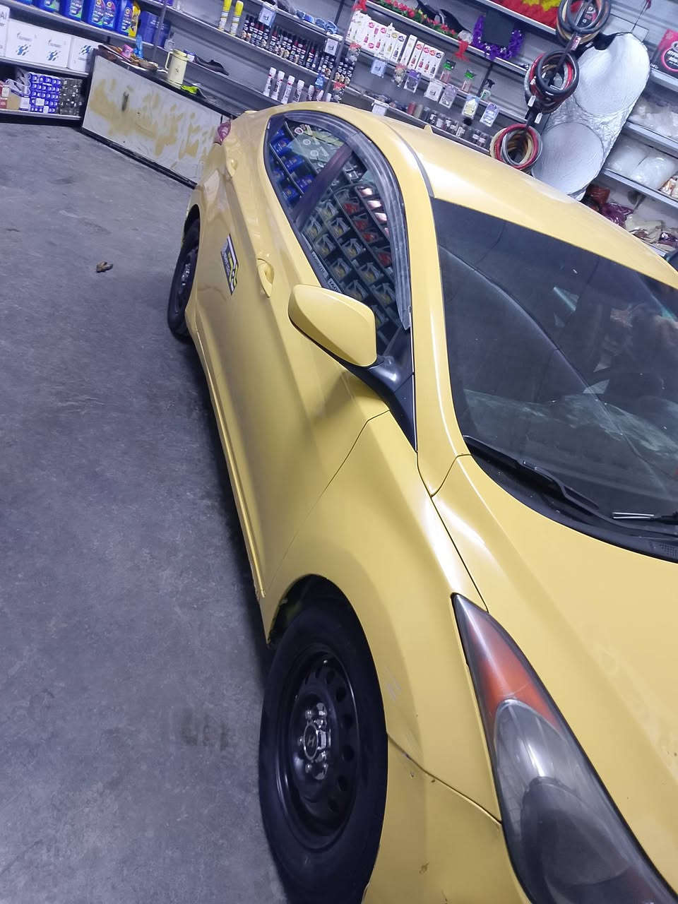 للبيع الانتره 2011 رقم بغداد هزه جديده وبسمي ورقم دولي مصفره هيئه وغرامه حادثه بل حوض كير ومكينه وحداديه وتخم تاير وتبريد كله جديد ليبل واحد سياره بدون ***********تبديل السعر 83 بيه مجال شي بسيط محرك 2000و بيها  منضومة غاز
