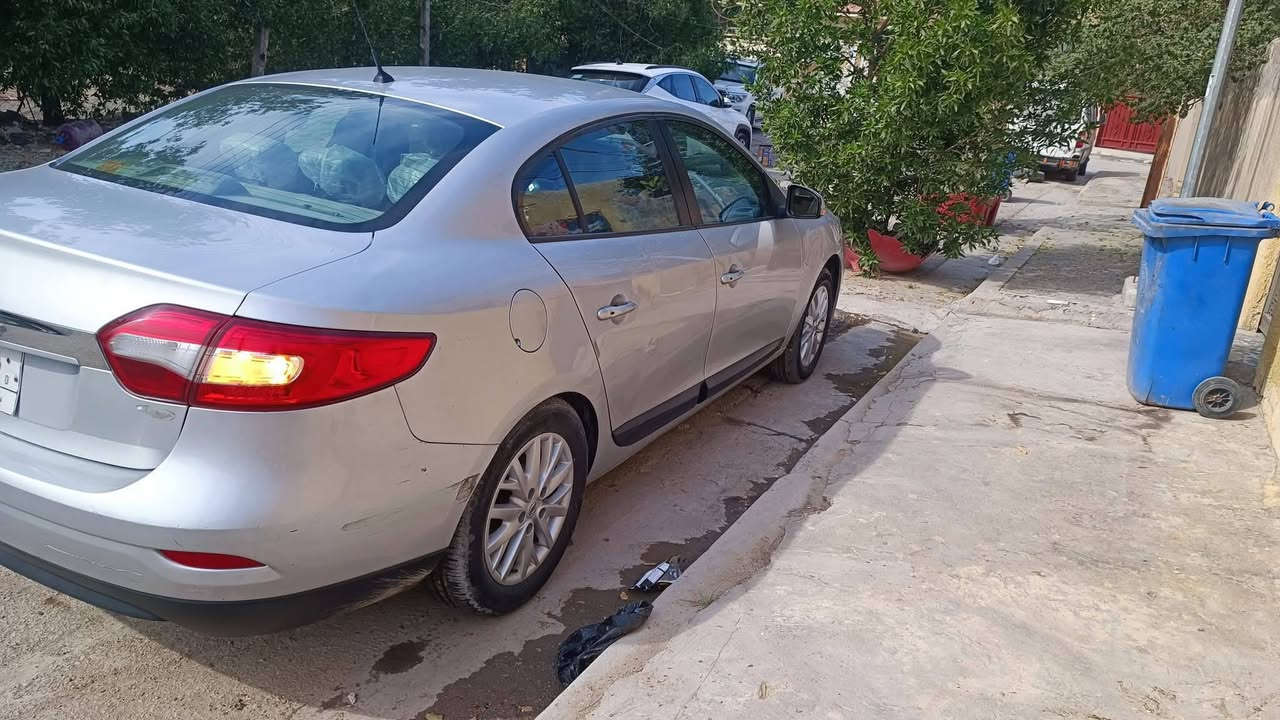 رينو فلونس 2016 مكفولة من الصبغ والمعجون مري شفط تحكمات جام كهربائي مثبت سرعة قفل ذاتي محرك 1600 بلوتوث شادلها كامرة تخم تاير جديد فيتبم جديد نوزلات ومجول جديد بيها  بارد بالباب الورة ورصعات مكاني بغداد الشرطة الرابعة بأسم بنية تحويل مباشر مال بيت السعر 78 سونار موجود نقص غاز فقط غير الغاز اني كفيل اذا غير الغاز مكاني بغداد ***********
