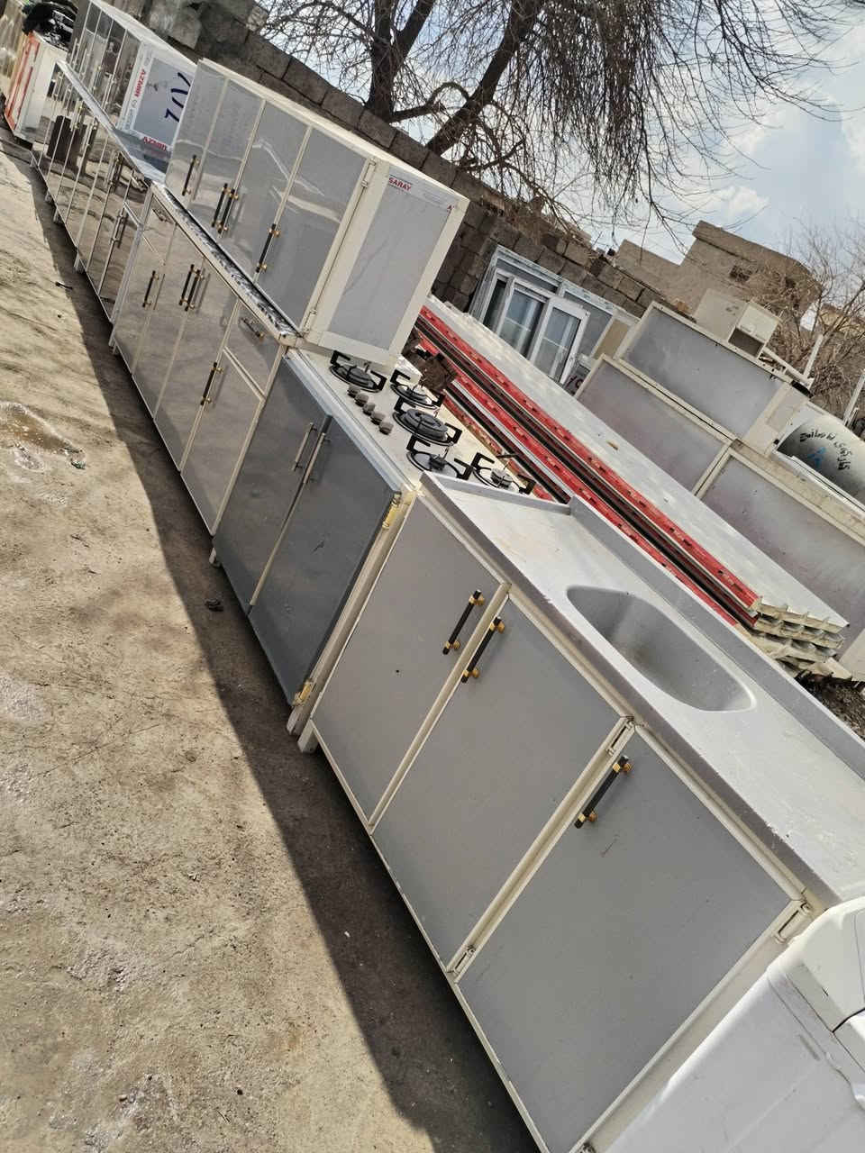 للبيع النظافه فول مواد سراي شرط سنك مرمر مع الطباخ كامل متوفر لده معرض لاخوين لاستفسار ***********
