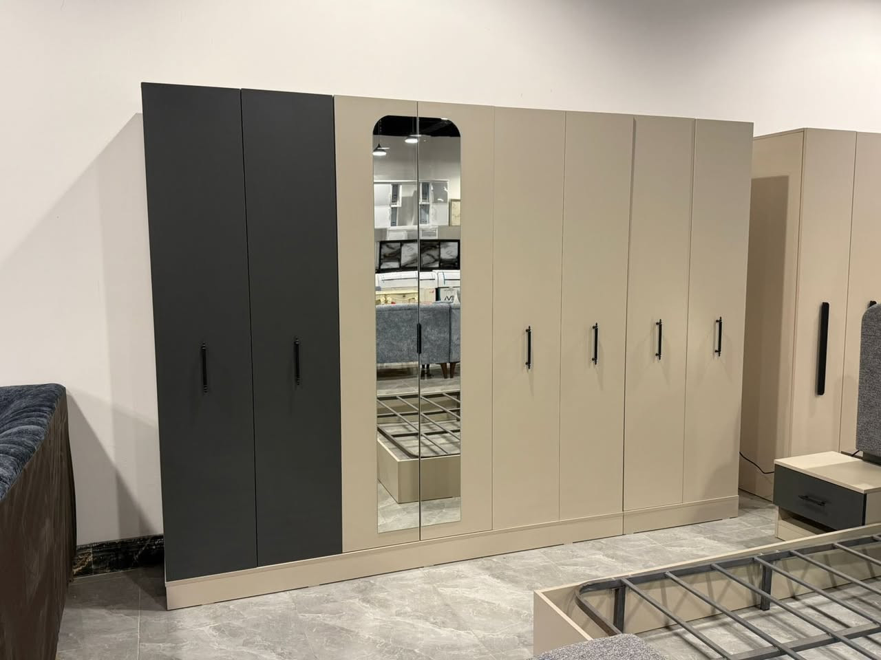 معرض صلاح آلدين للأثاث المنزلي للجمله والمفرد 
وصول غرفه نوم تركي 7 قطع كنتور 8 أبواب قياس 3متر 
سرير نفرين قياس 180x200 كومدي اناره لد
ميز تواليت مع طابوري لون مميز وجميل 
ضمان فتح.وشد 10 مرات 
#زورونا_تجدون_مايسركم
***********
#الفرع_الاول
تكريت الزهور مقابل كليه تربيه البنآت مجاور تانكي المآء قرب غصن الزيتون 
#الفرع_الثاني
تكريت الزهور مقابل مدرسة خالد بن وليد قرب تربيه البنآت
