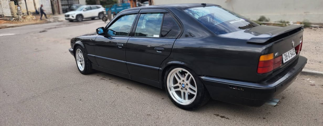 السلام عليكم 
BMW 525 للبيع 
موديل 1992 , رقم انكليزي صلاح الدين  ، السيارة بأسمي شرط التحويل  ، المحرك مسكر فانوس حاوية قبل اسبوع شديتة ، ويل M 
صبغ جمالية 
السيارة جاهزة وتبريد ، مكانها بغداد 
السعر $63 وبيها مجال 
الرقم /***********

