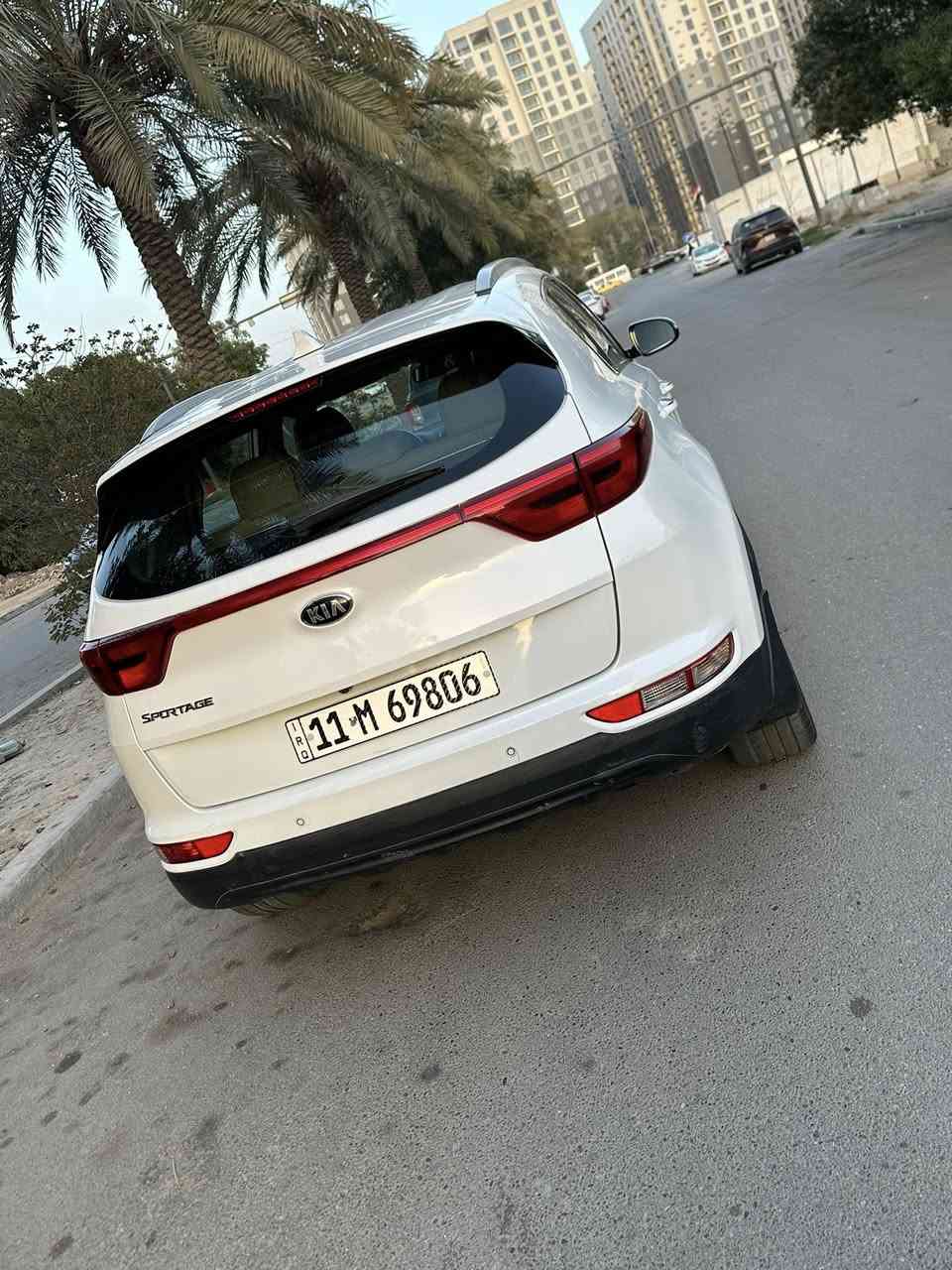 للبيع سبورتج 2017 خليجي بصمه  مكينه 2000 دوش رقم بغداد ماشية 72 ألف كيلو مكفوله من الصبغ بيها BDR بالجاملغ الخلفي ورصعه بالباب الخلفيه السيارة جديده ومابيها اي نواقص داخل رصاصي 
السيارة بصمة تبريد قطعتين مري شفط اشاير بالمري تحكمات شاشة اعطال 
سعرها 168 $ ورقه 
مكاني بغداد السيدية ***********
