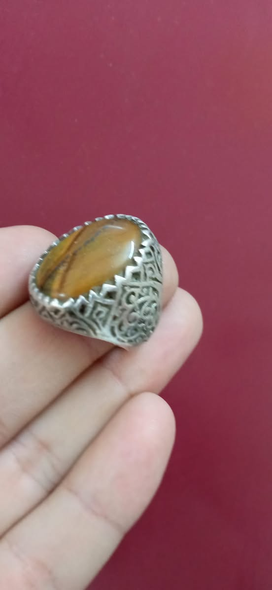 تبارك الله 
يعلن مكتب ياقوته خبير الأحجار ول الابراج وصول بضاعه جديده 
جمله مفرد 
حسب برجك 
مطلوب اسمك تاريخ الشهر السنه 
الجواب بعد الحجز 
فقط شرح مفصل 
البضاعه كول من فيروز جزع عقيق عقيق سنامل الجمل يماني دلوه يمانيه عقيق تفاحي عطف خام 
خرز الجزع 
الابراج بعض منها 
برج الحمل 
برج الحوت 
برج الثور 
برج الدلو
برج الميزان
برج العذراء 
برج الجوزاء
برج العقرب 
برج الأسد 
باقي تفاصيل خاص أي من الابراج يكون الحجز يوجد كافت الفصوص العلاجيه ول الروحانيه
يوجد توصيل كافت دول العالم والعراق 
وتساب مكتب الأخبير النساء فقط 
***********
للرجال ***********
يكون الجواب علمي فقط 
أنواع الأحجار 
روحاني 
علاجي 
حجر مبارك 
باقي تفاصيل خاص
