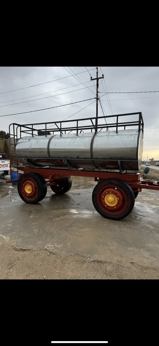 السلام عليكم اخوان موجود مغطوره نضيف حيل تانكي مغلون صينيه بلاديه توايرها فوك النص عمر مغطوره جديده العنوان موصل السعر اتصلو ***********ك /اس ***********
