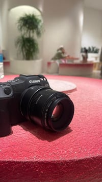 ⸻ 📸 للبيع: كاميرا Canon EOS R8 مستخدمة بحالة ممتازة 📸  📍 المواصفات: • ...