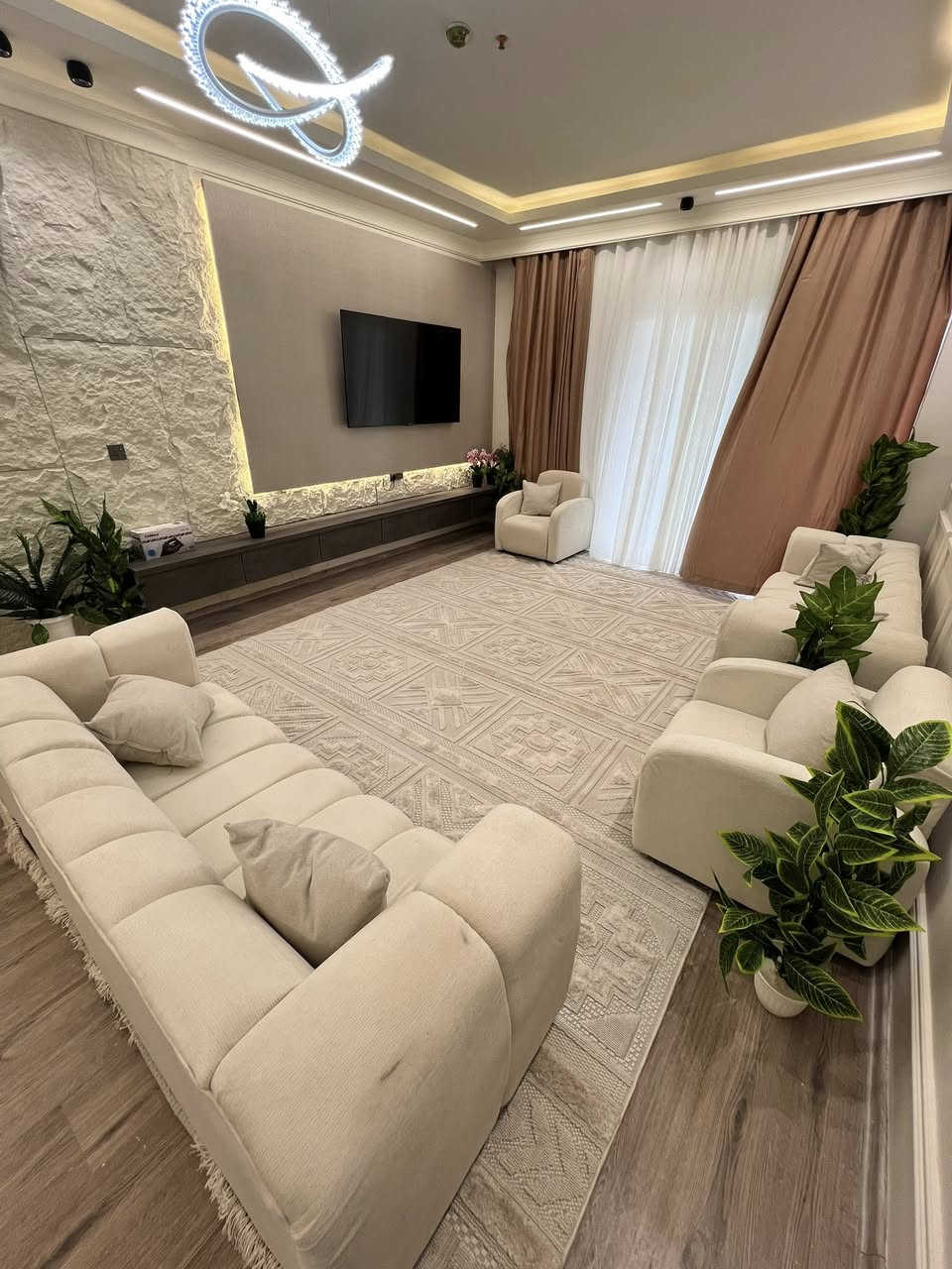 شقة صفر مامستخدم للبيع
مؤثث كامل
١٧٠ متر
غرفتين نوم وصالة
مجمع واو تاور
تلفون و واتساب/ ***********
