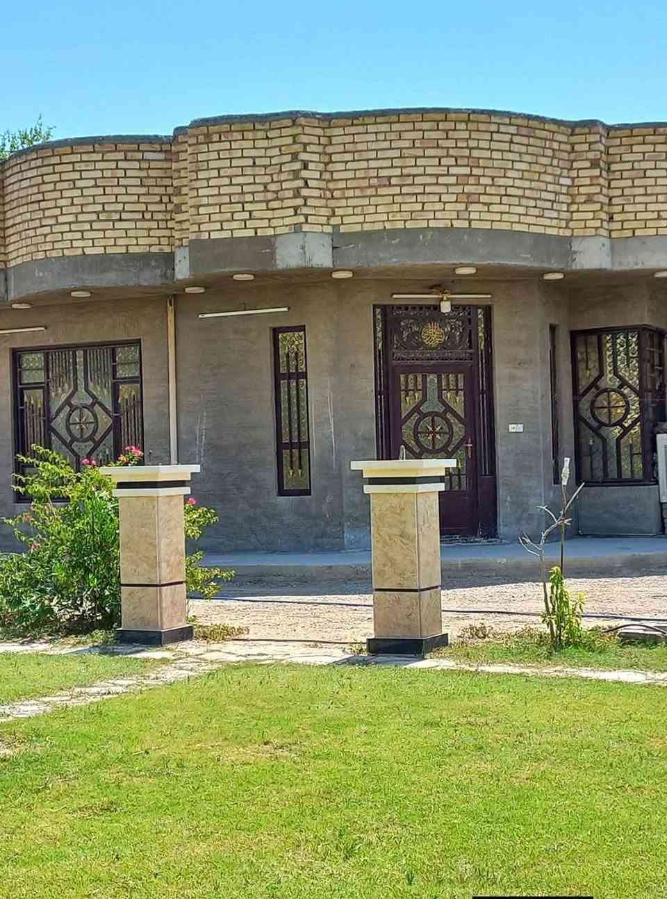 بيت البيع المساحه 1400م مساحت البناء 300 م قرب سيطرت مدخل المسار الستفساراتصل***********8
