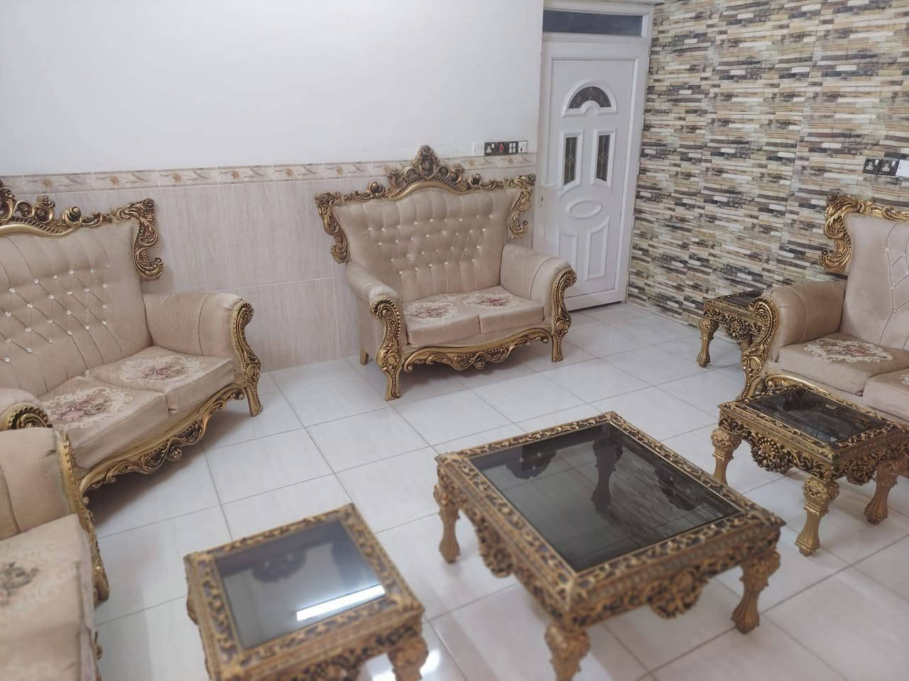 تخم ملكي ذهبي 6قطع و3طبلات التخم نضيف تجي تشوف بعينك مكاني نوروز حي عسكري مقابل زانكوى جيهان سعر 400$وبي مجال كد الجيه للتواصل ***********واتساب
