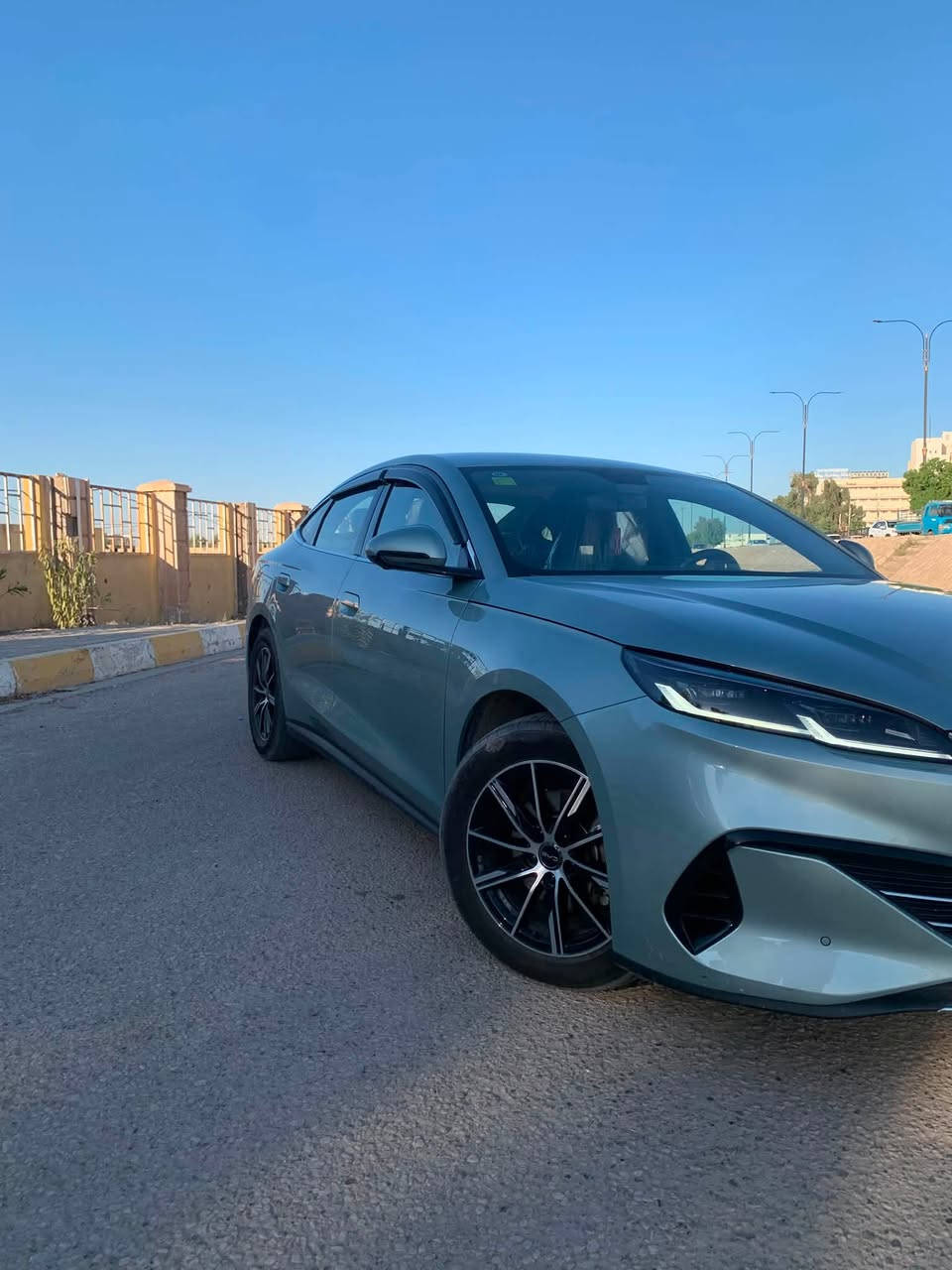 🚗 للبيع | BYD Seal 06 موديل 2025 - الانبار الرمادي
✨ اللون: تفاحي مميز 🍏
✨ السيارة بحالة ممتازة جداً، استخدام نظيف ومحافظة عالية.

المميزات:
✅ ممشاها حوالي 13 ألف كم فقط.
✅ مدى البطارية حوالي 80 كم.
✅ مدى السير بالوقود حوالي 2100 كم.
✅ نظام تبريد مزدوج.
✅ دخول ذكي ببصمة وكارت.
✅ 5 كاميرات محيطية.
✅ حساسات أمامية وخلفية.
✅ شاشة كبيرة قابلة للطي.
✅ جنوط رياضية.
✅ مقاعد جلد.
✅ مقعد السائق كهربائي.
✅ جميع النوافذ أوتو.

💰 السعر: 24500000 (أربعة وعشرون مليون وخمسمائة ألف)
📞 للاستفسار واتساب: ***********

السيارة نظيفة وتستحق، والله يبارك للجاد.
