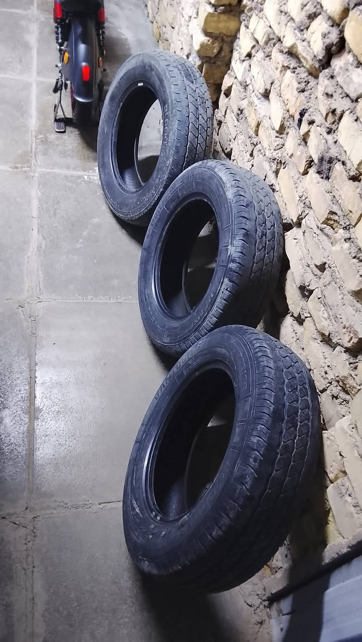 3 تايرات مال هايسه هايكر شيري 14 راكب
قياس R16/195/75 النضافة 80% 
السعر 60 الف كلهن 
مكاني بغداد الحرية حي السلام 
رقمي *********** متوفر واتساب
